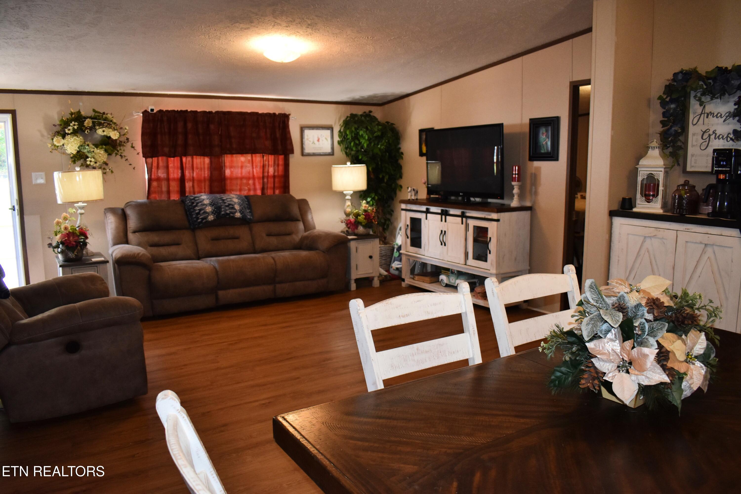 9321 E Emory Road Corryton TN 37721