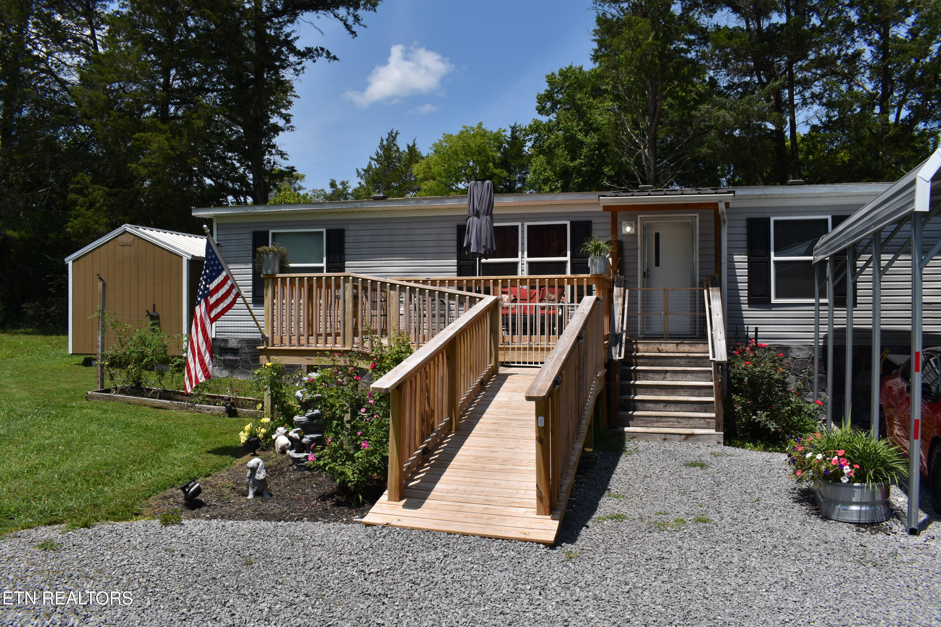 9321 E Emory Road Corryton TN 37721