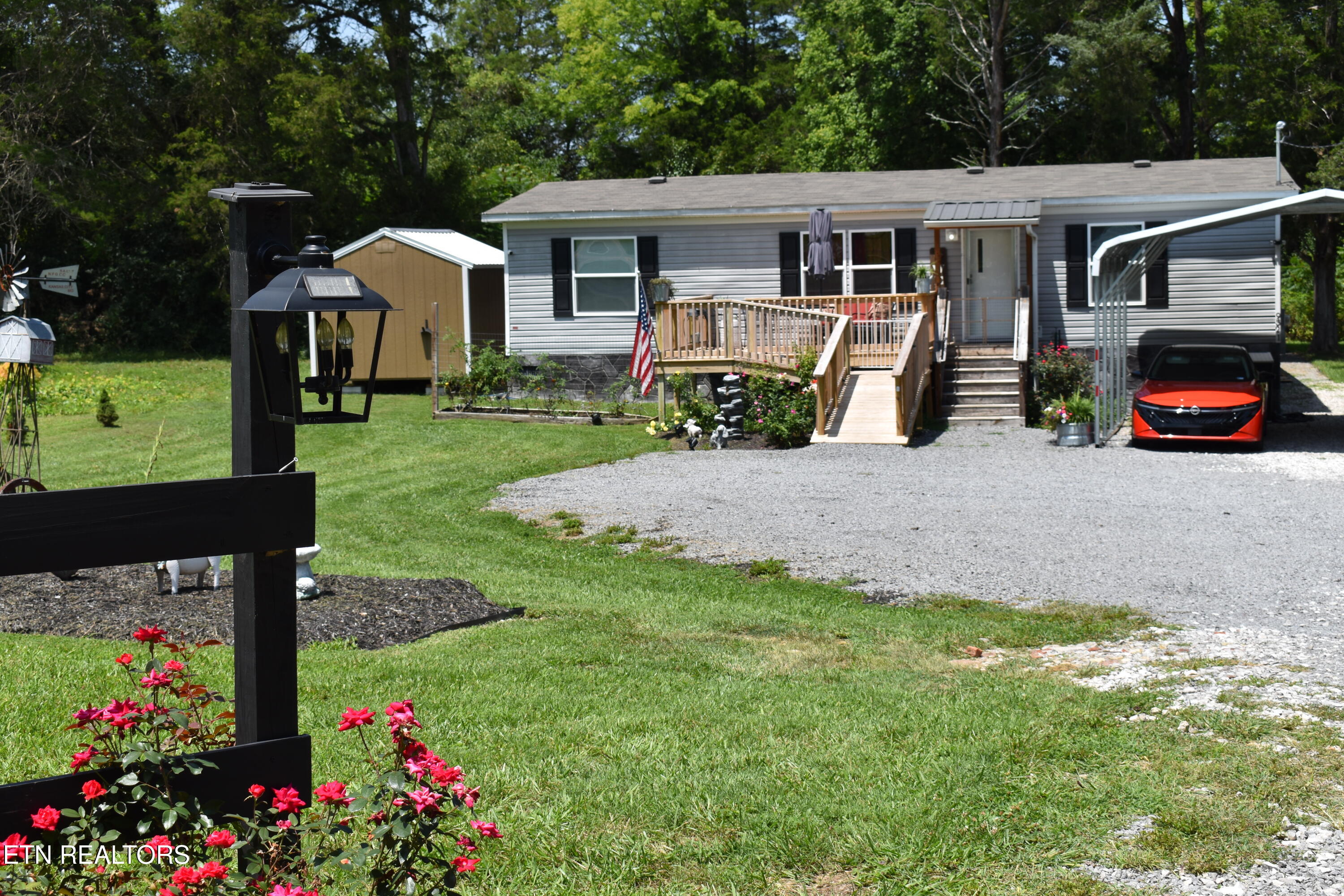 9321 E Emory Road Corryton TN 37721