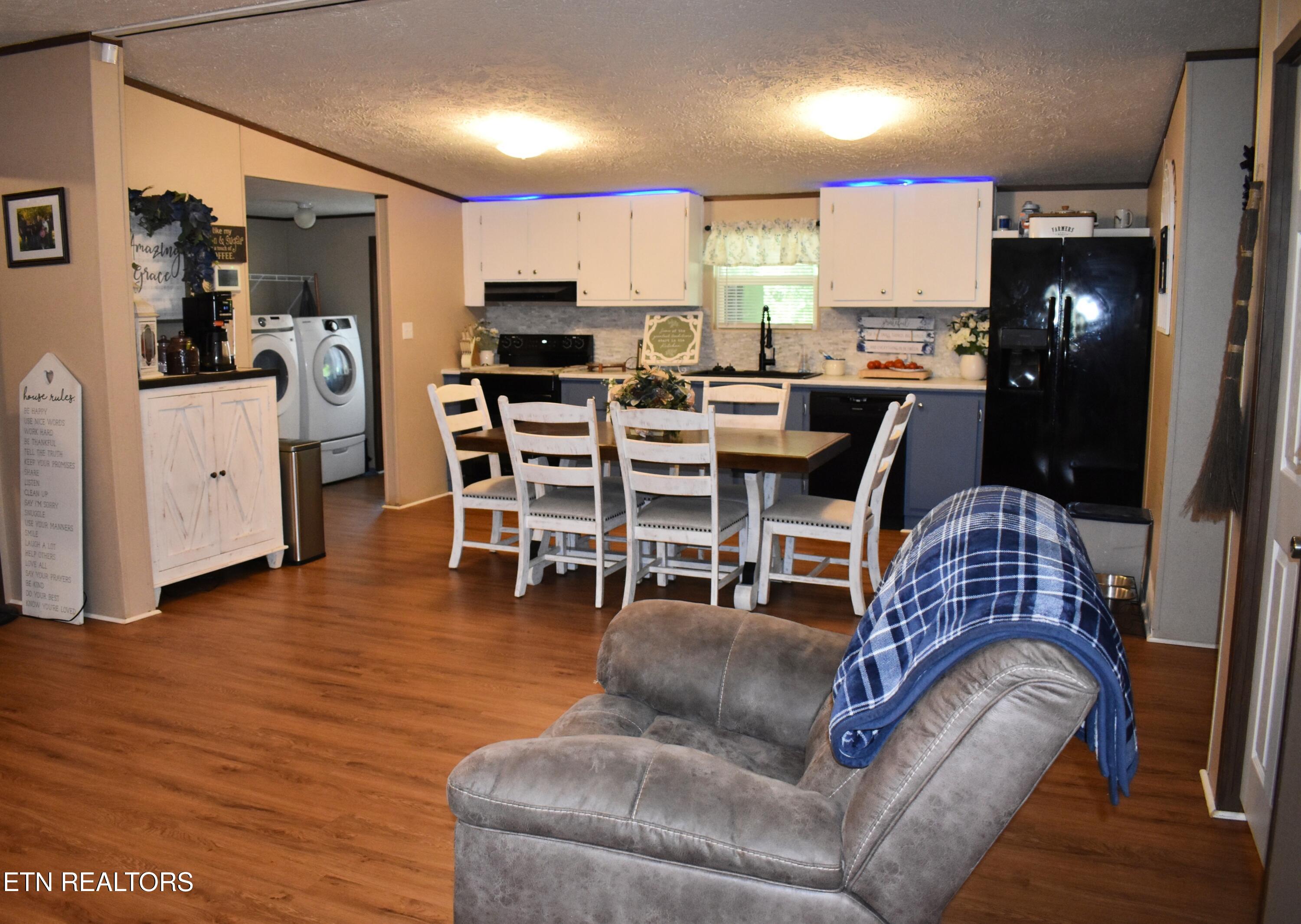 9321 E Emory Road Corryton TN 37721