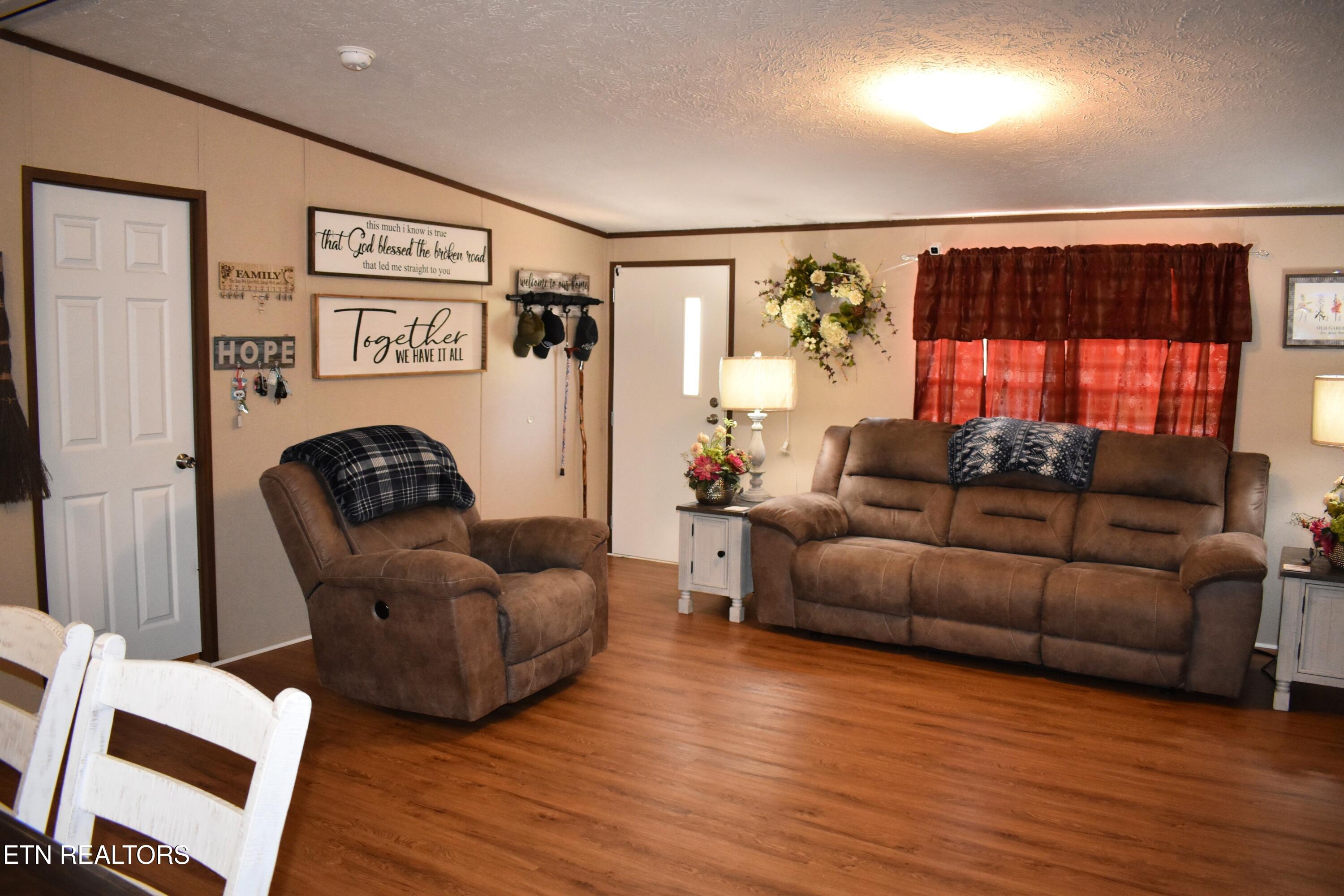 9321 E Emory Road Corryton TN 37721