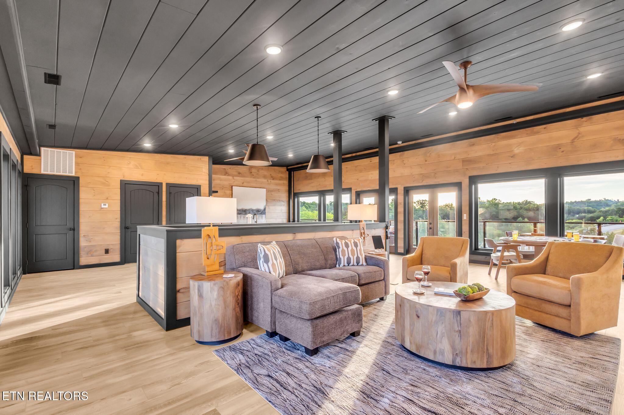1724 Knotty Log Way Sevierville TN 37862