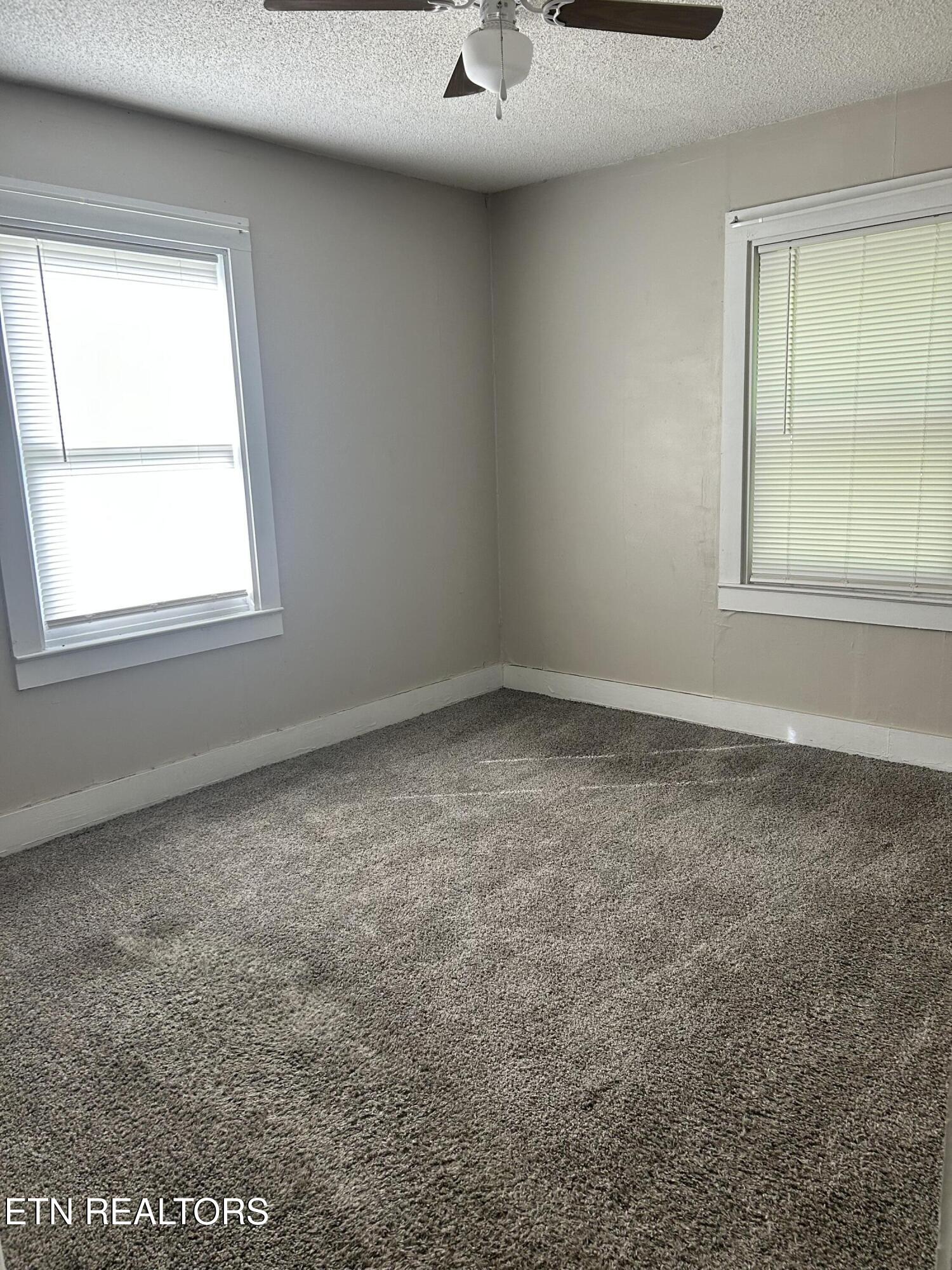 826 N Chamberlain Avenue Rockwood TN 37854