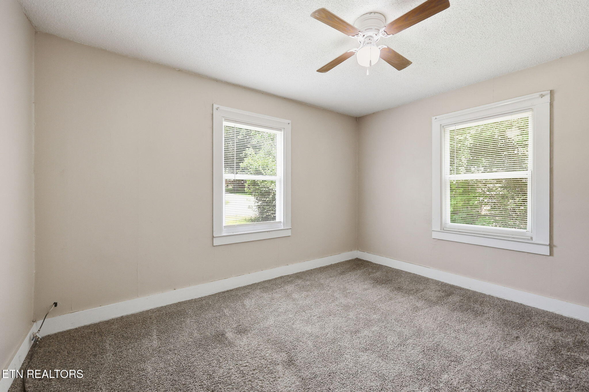 826 N Chamberlain Avenue Rockwood TN 37854