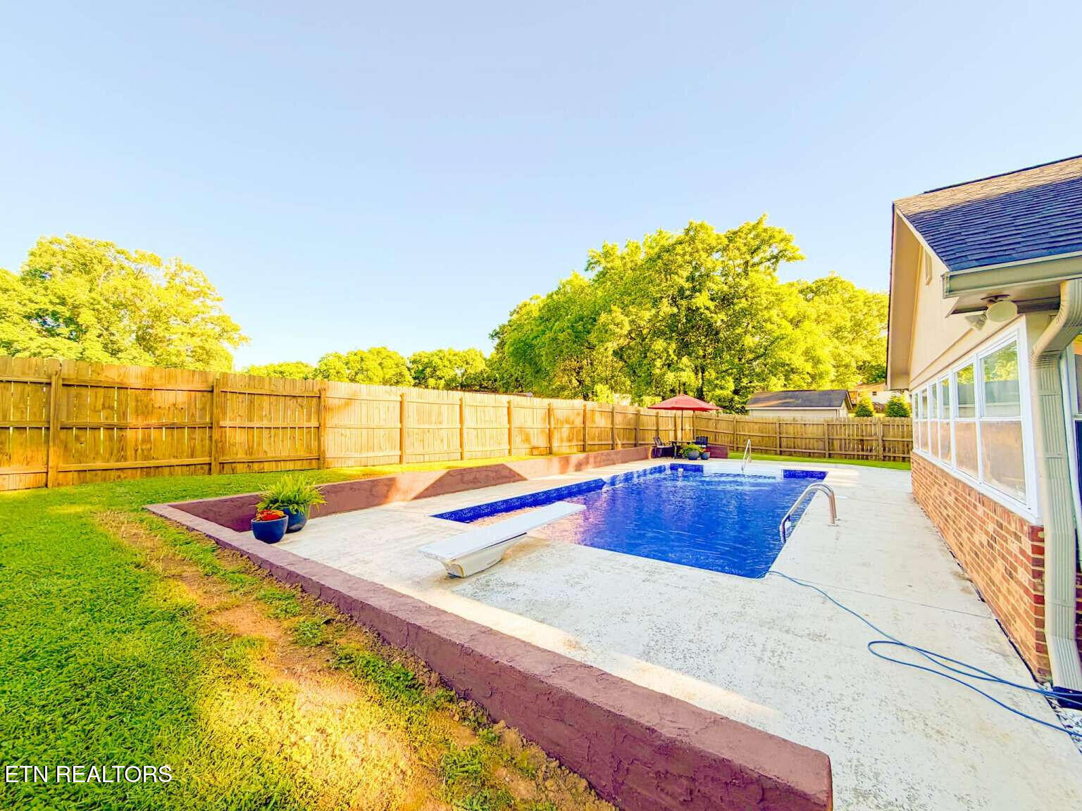 2128 Buckingham Circle Maryville TN 37803