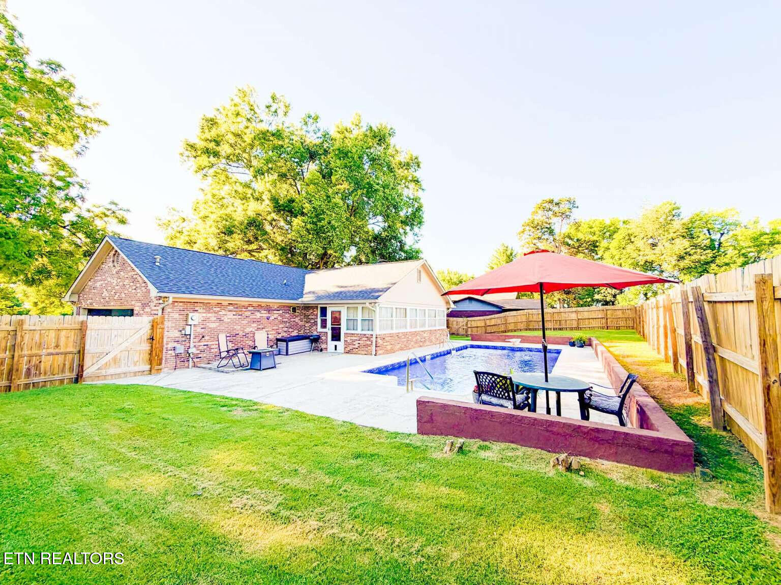 2128 Buckingham Circle Maryville TN 37803