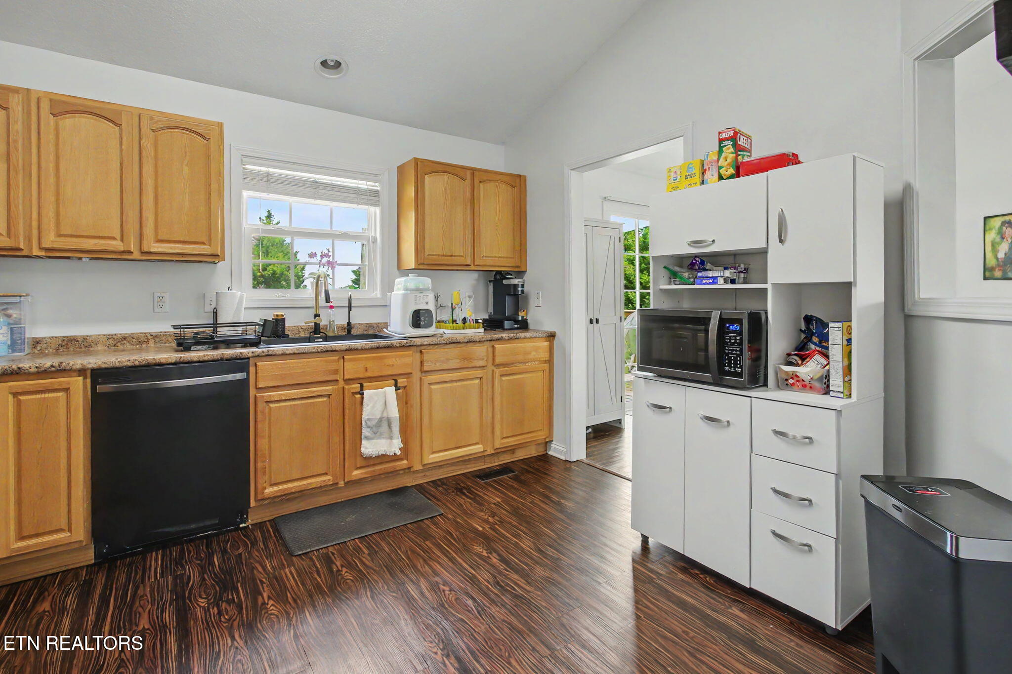 6115 Old Niles Ferry Pike Greenback TN 37742