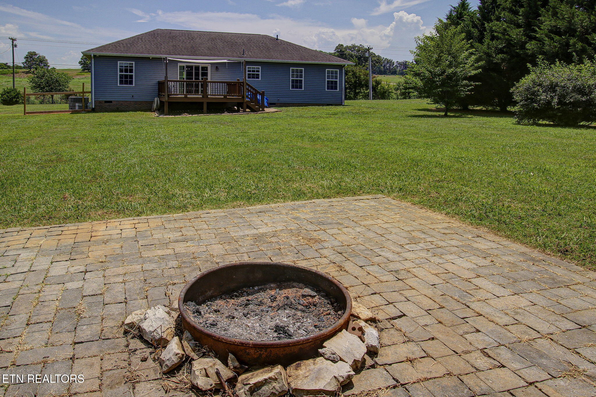 6115 Old Niles Ferry Pike Greenback TN 37742