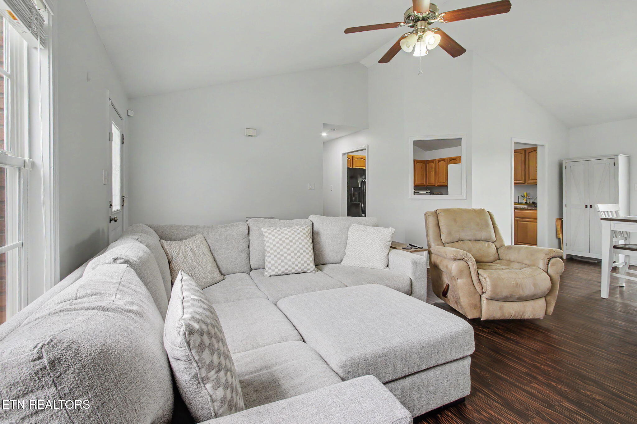 6115 Old Niles Ferry Pike Greenback TN 37742