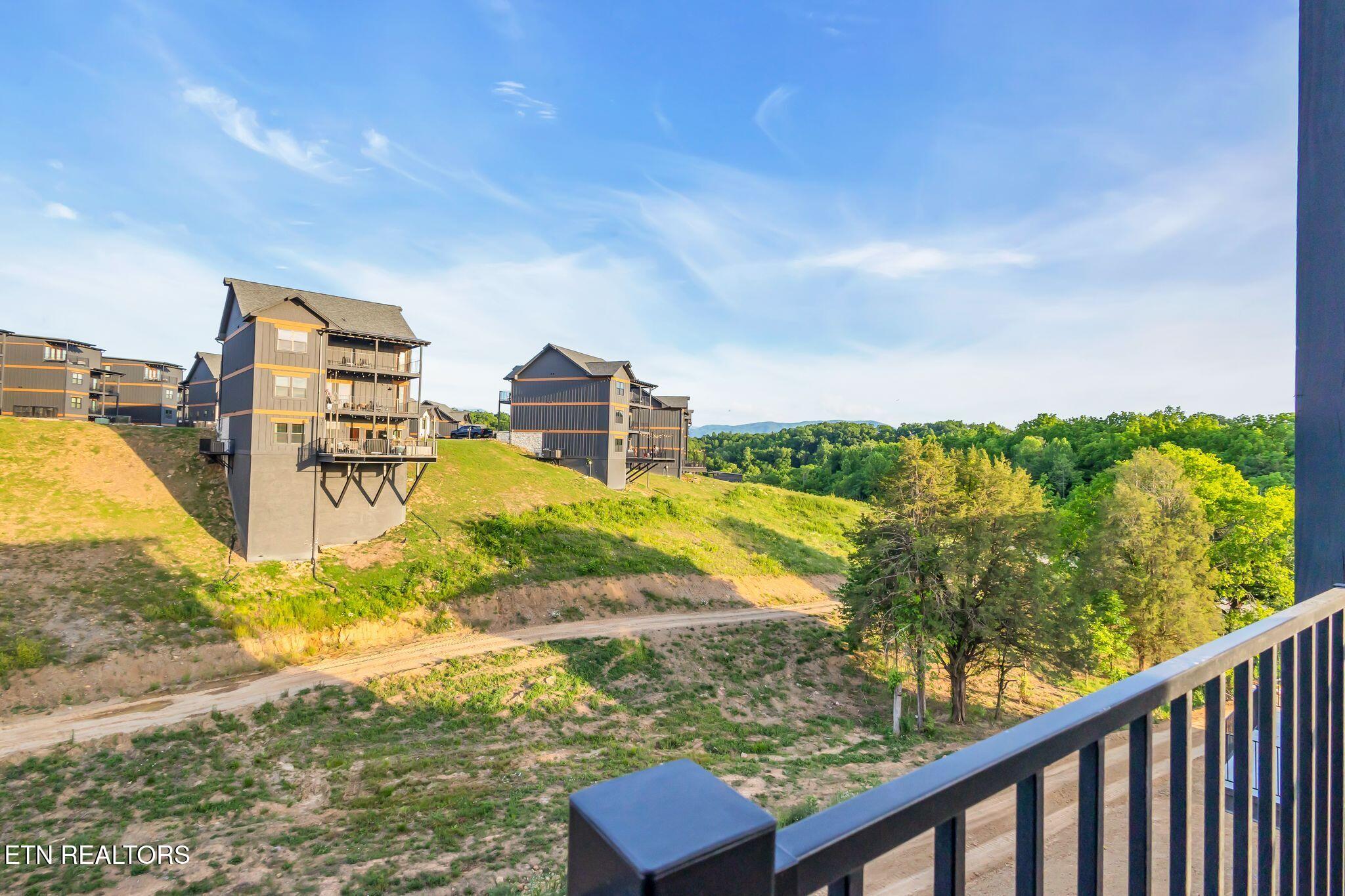 1716 Knotty Log Way Sevierville TN 37862