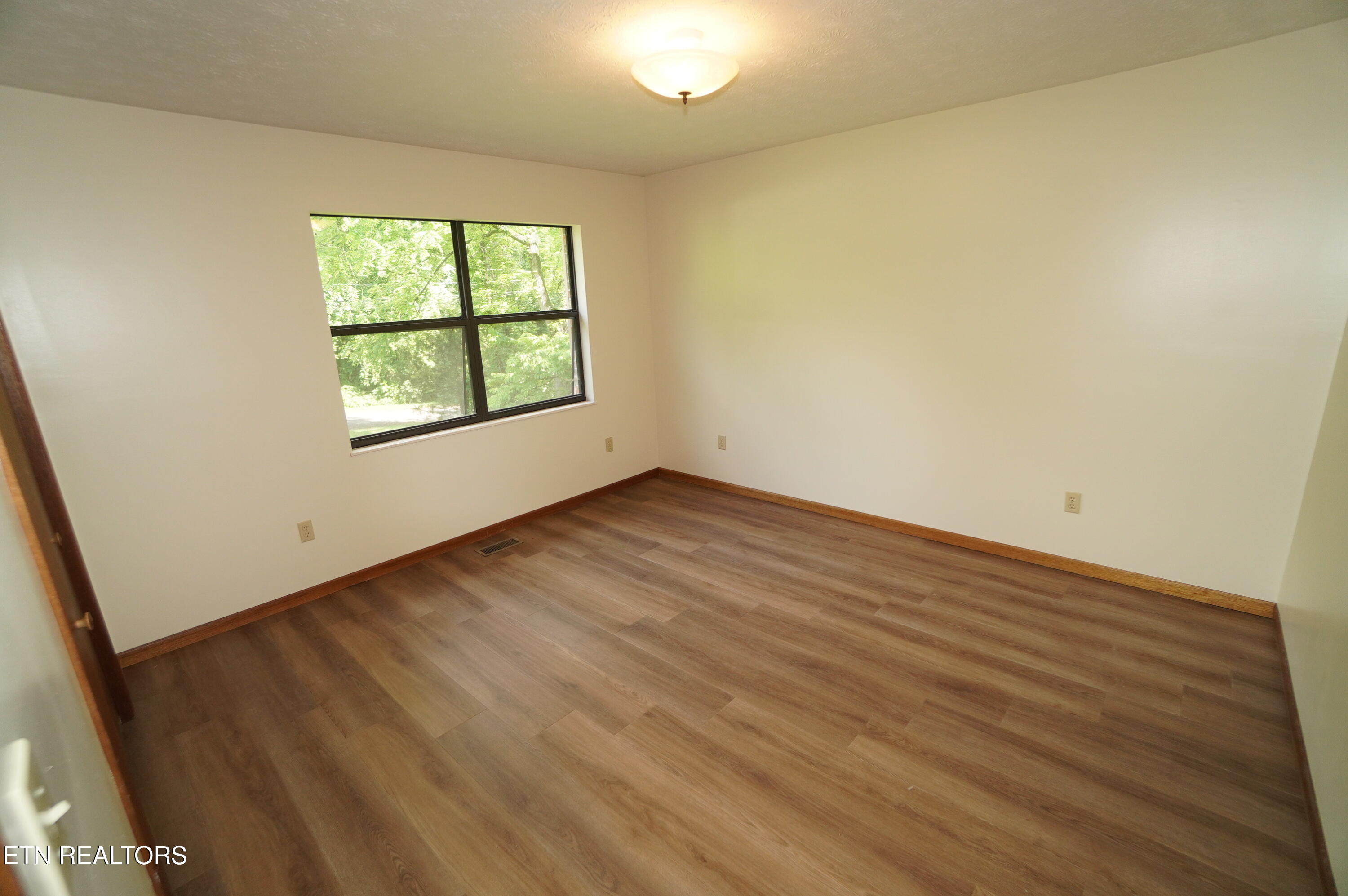 1006 Woodland Way Dandridge TN 37725