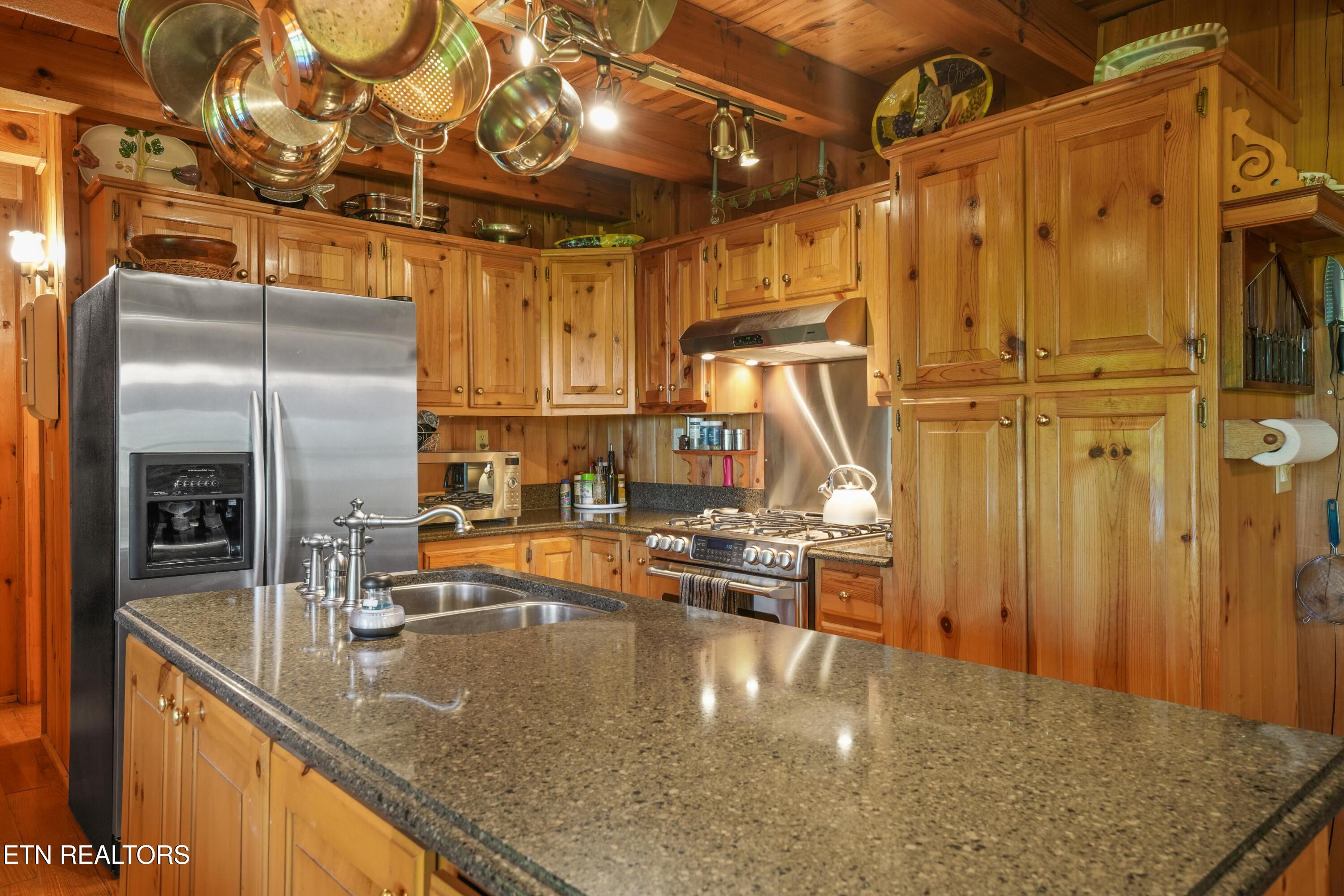 3694 Marian Lake Way Pigeon Forge TN 37862
