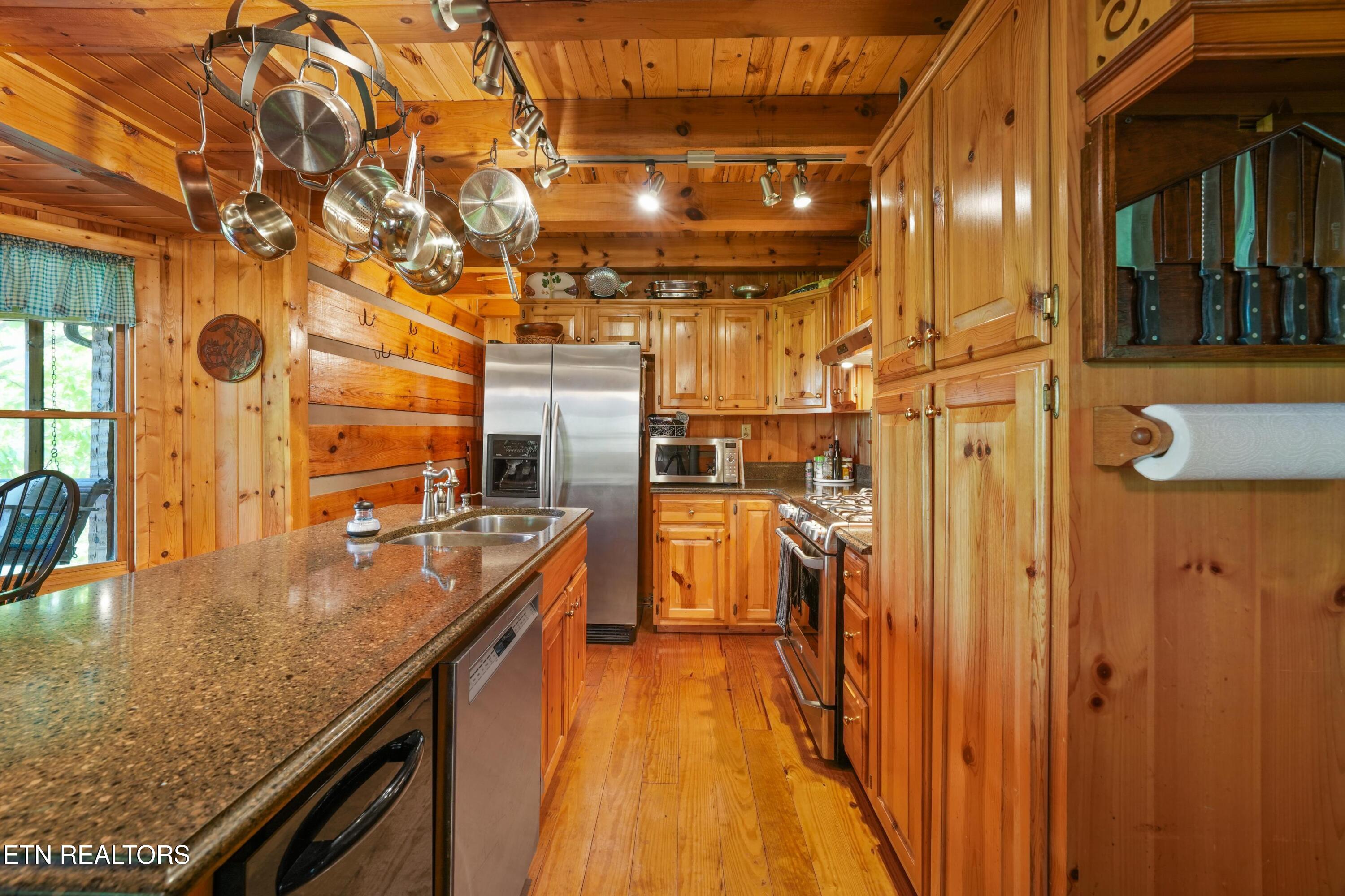3694 Marian Lake Way Pigeon Forge TN 37862