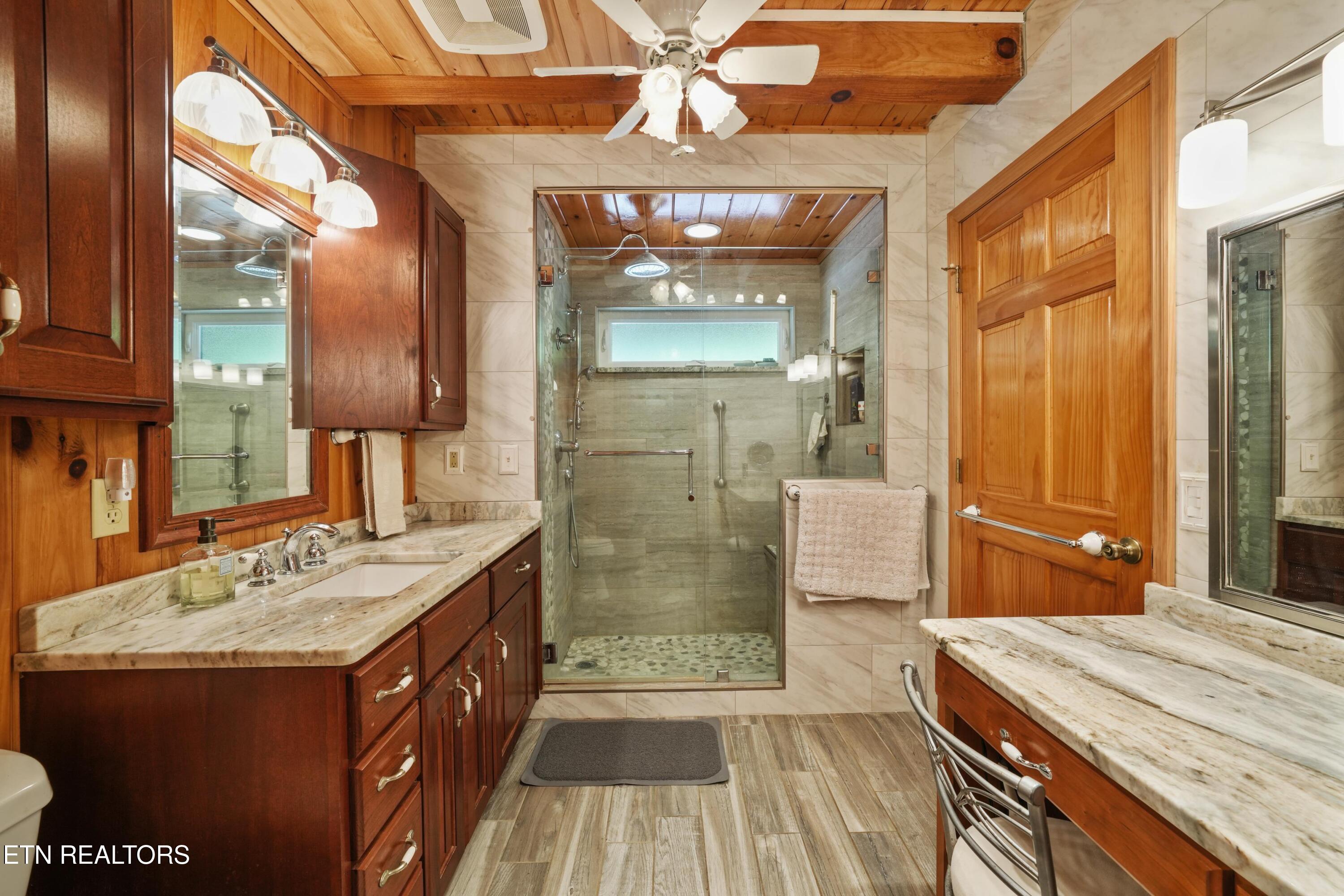 3694 Marian Lake Way Pigeon Forge TN 37862