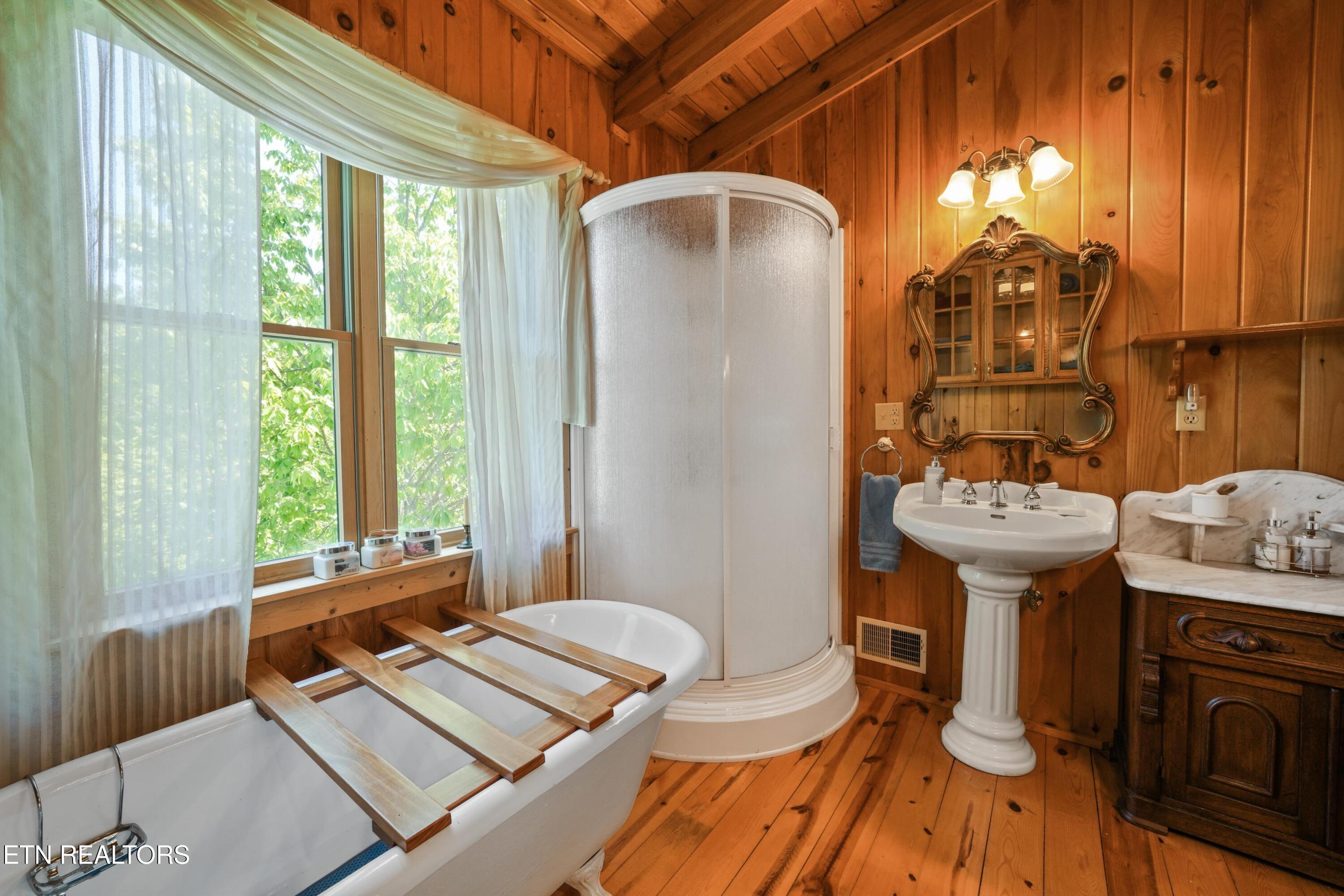 3694 Marian Lake Way Pigeon Forge TN 37862