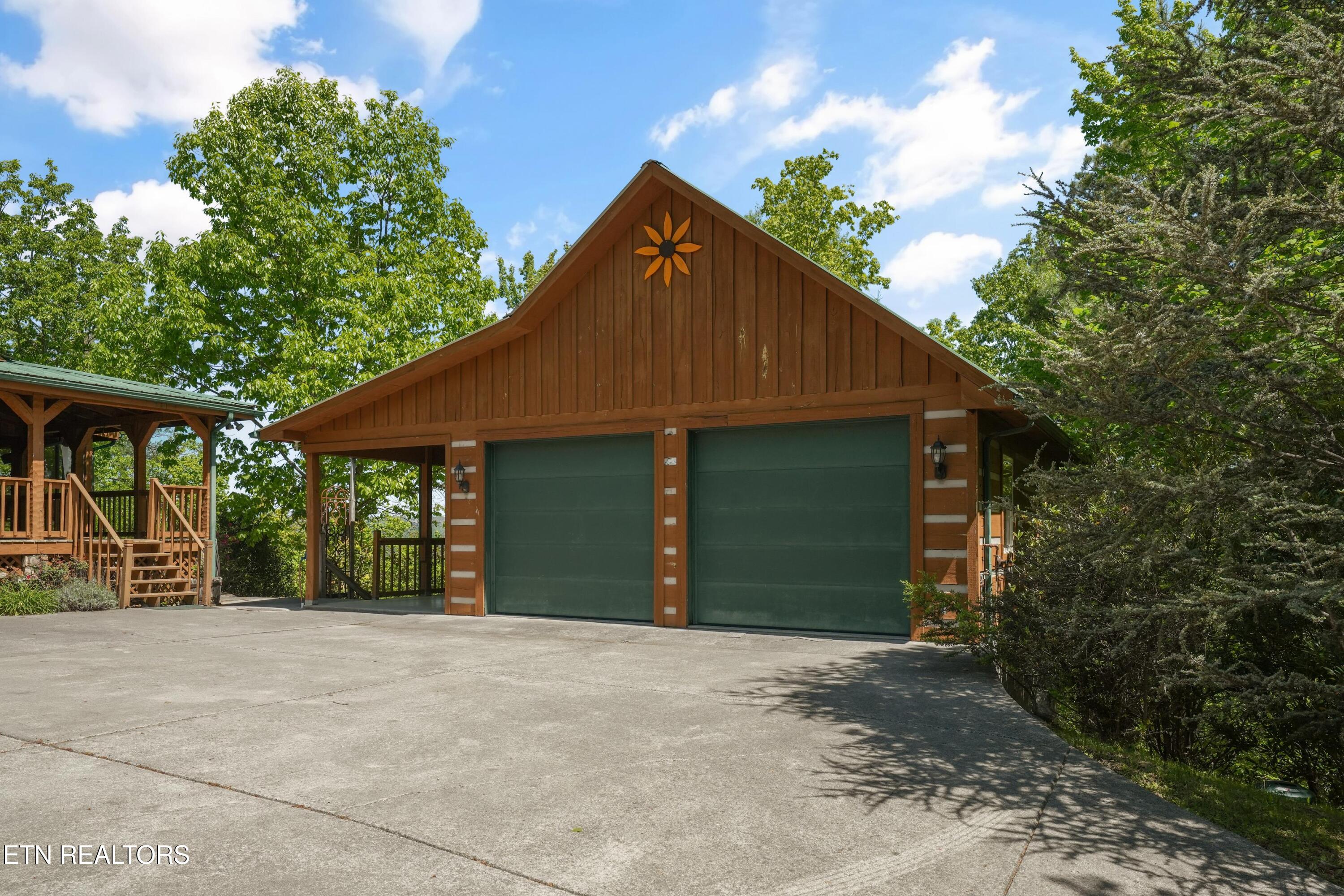 3694 Marian Lake Way Pigeon Forge TN 37862