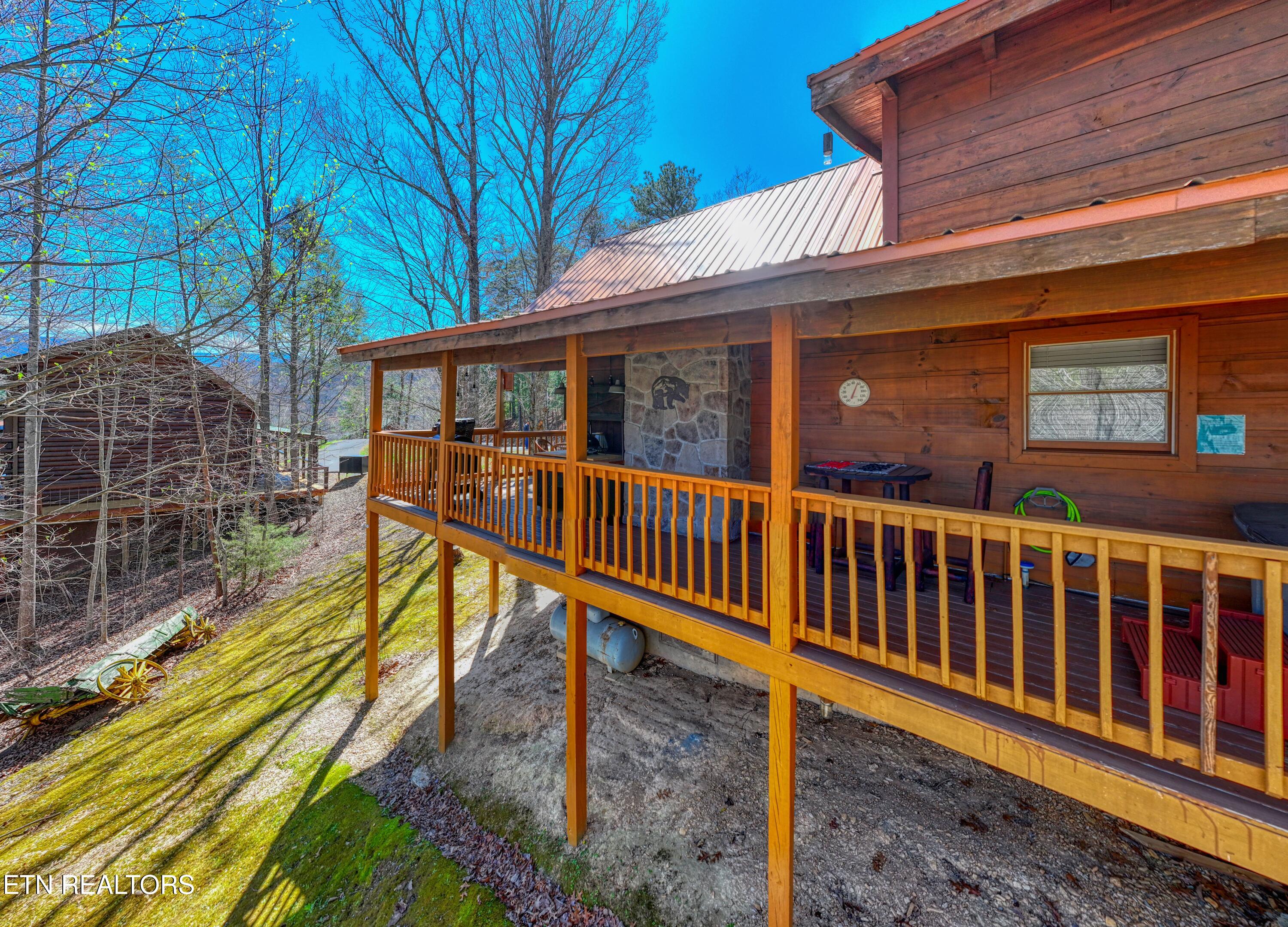2621 Raccoon Hollow Way Pigeon Forge TN 37862