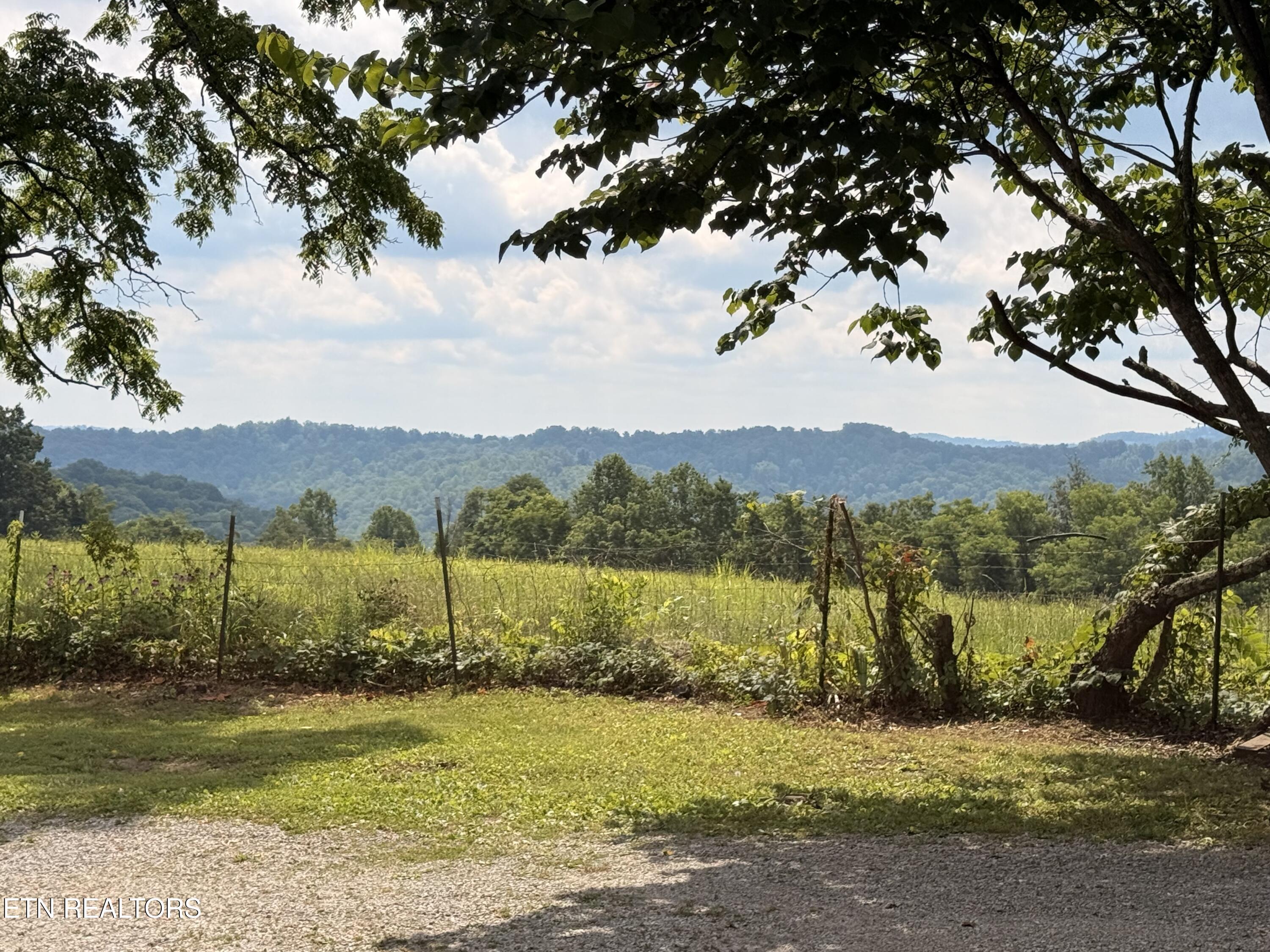 149 Timbuktooo Lane Speedwell TN 37870