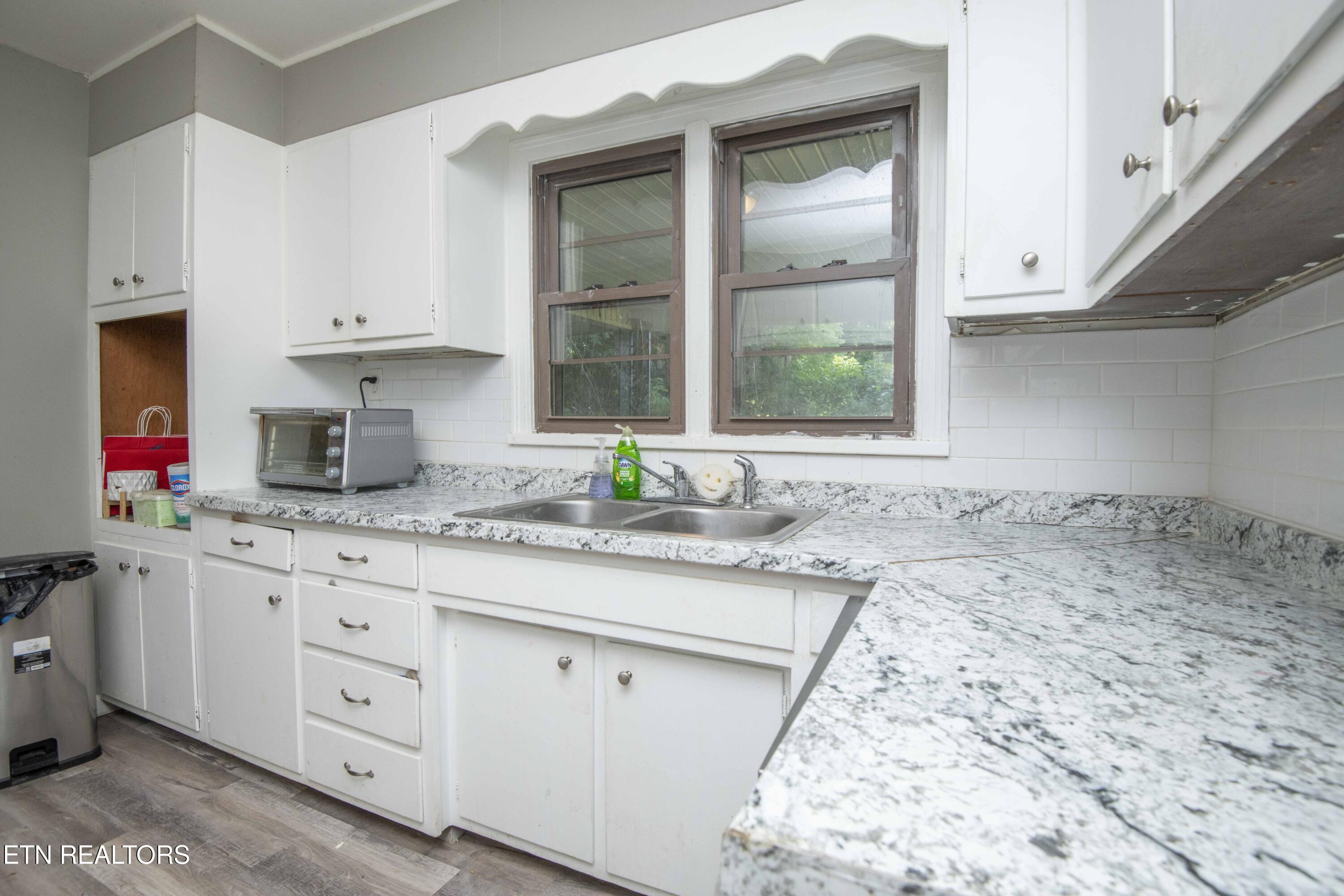 325 W Hills Drive Lenoir City TN 37771