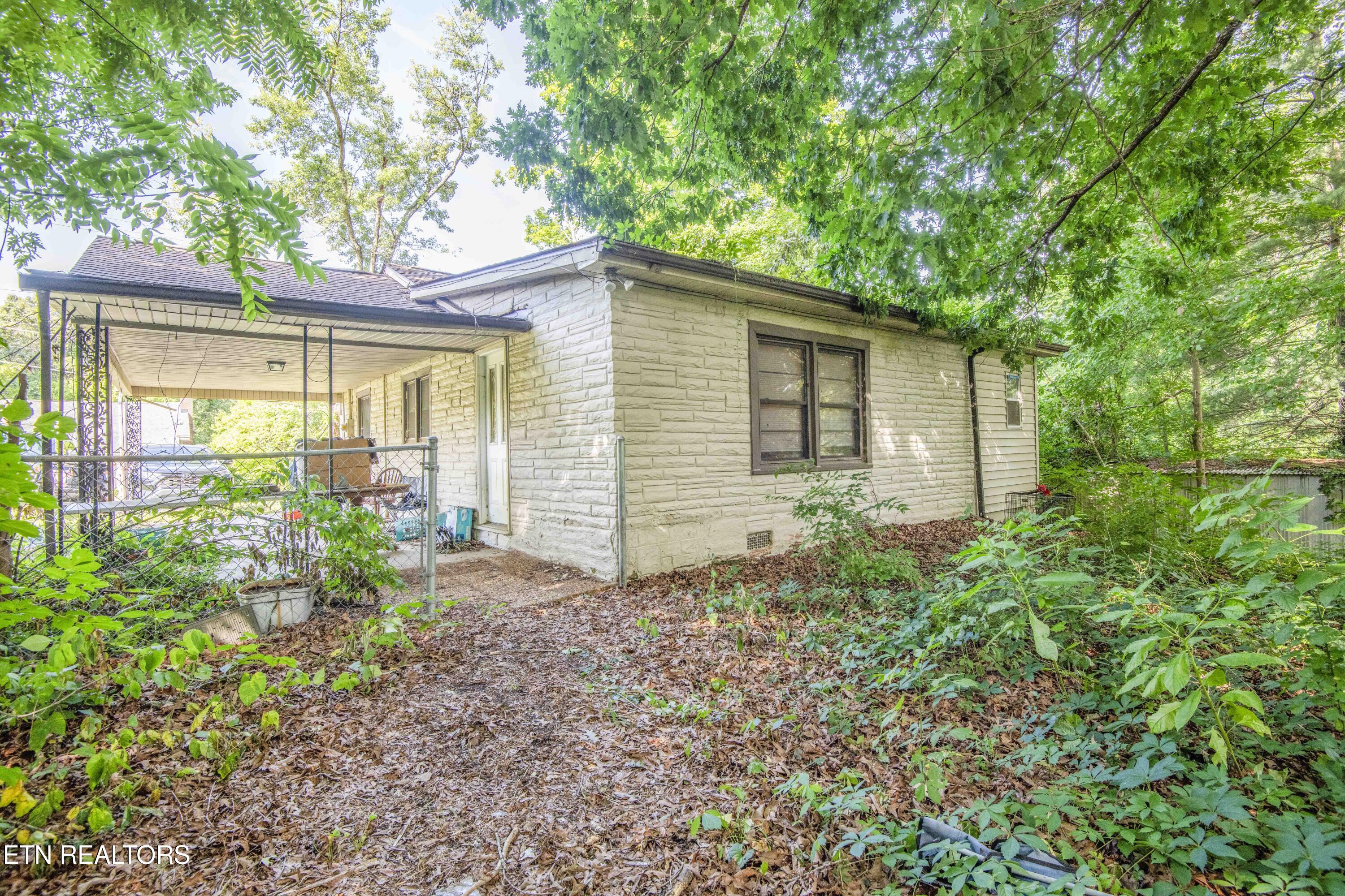 325 W Hills Drive Lenoir City TN 37771