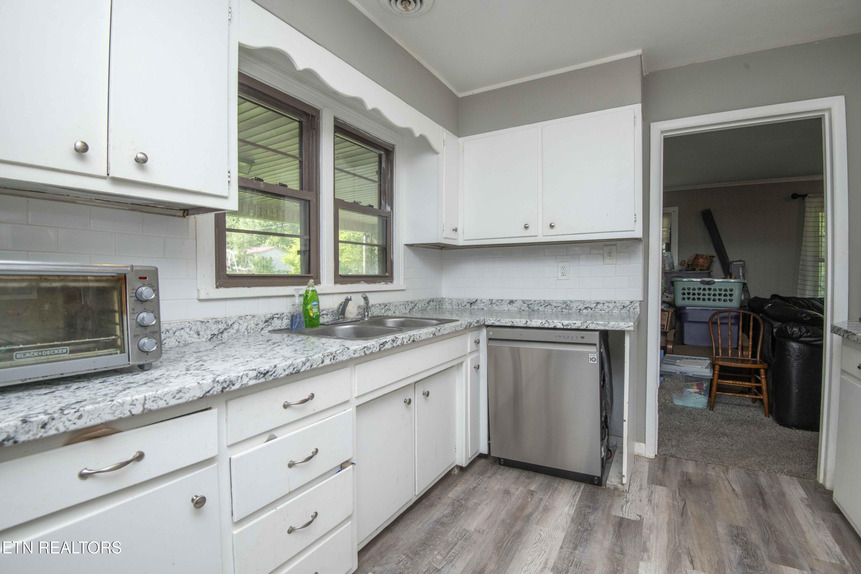 325 W Hills Drive Lenoir City TN 37771