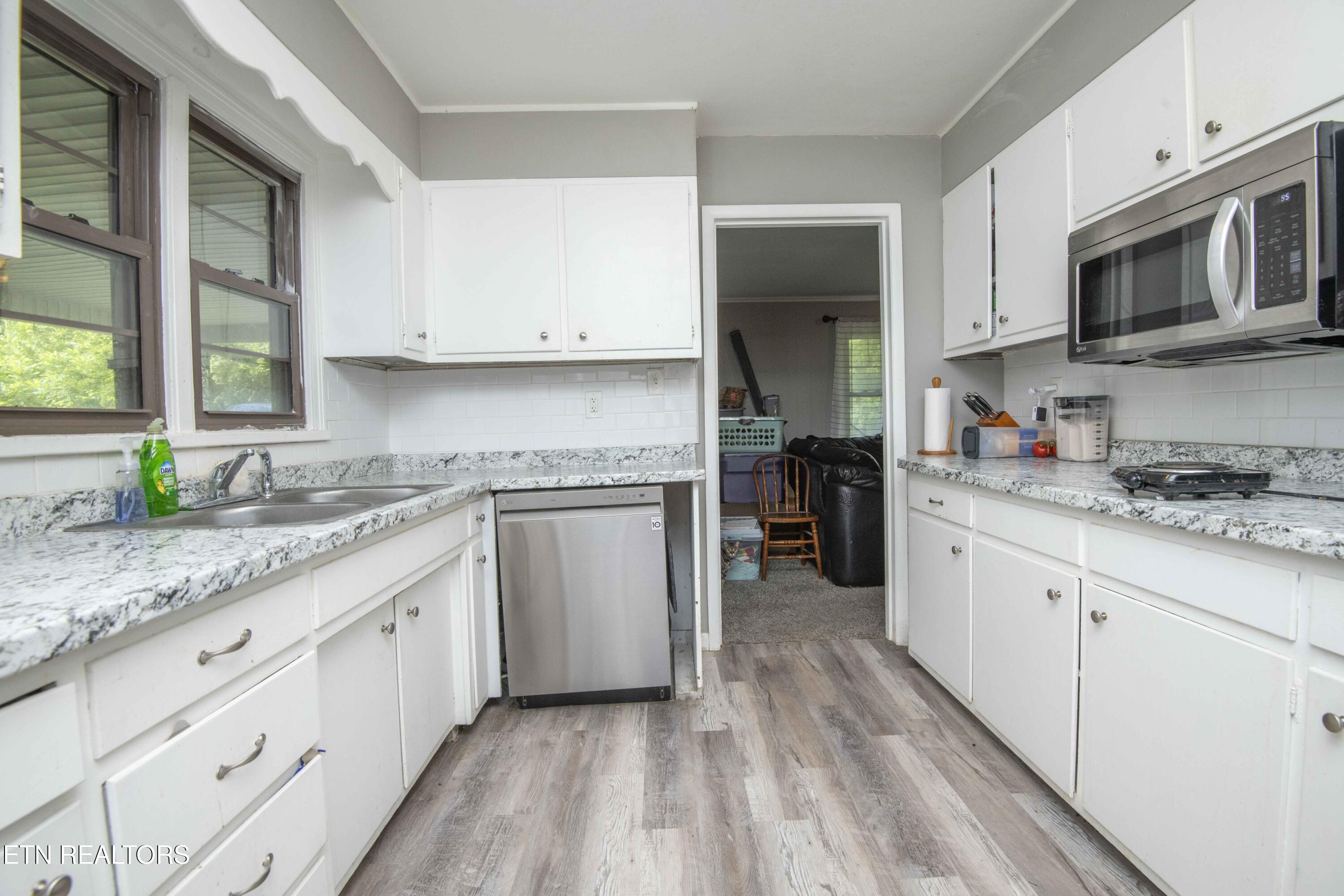 325 W Hills Drive Lenoir City TN 37771