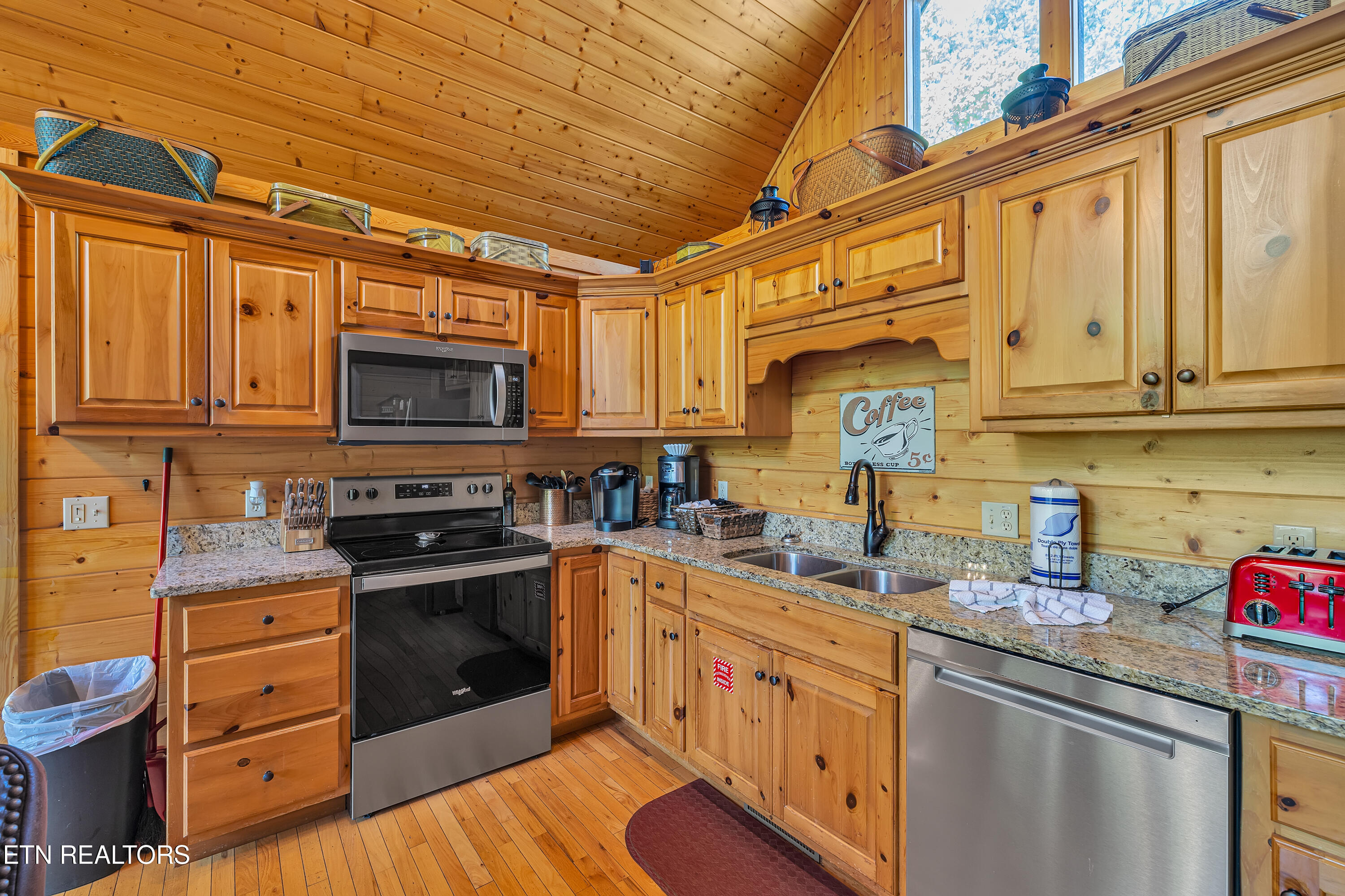 721 Poplar Falls Way Gatlinburg TN 37738