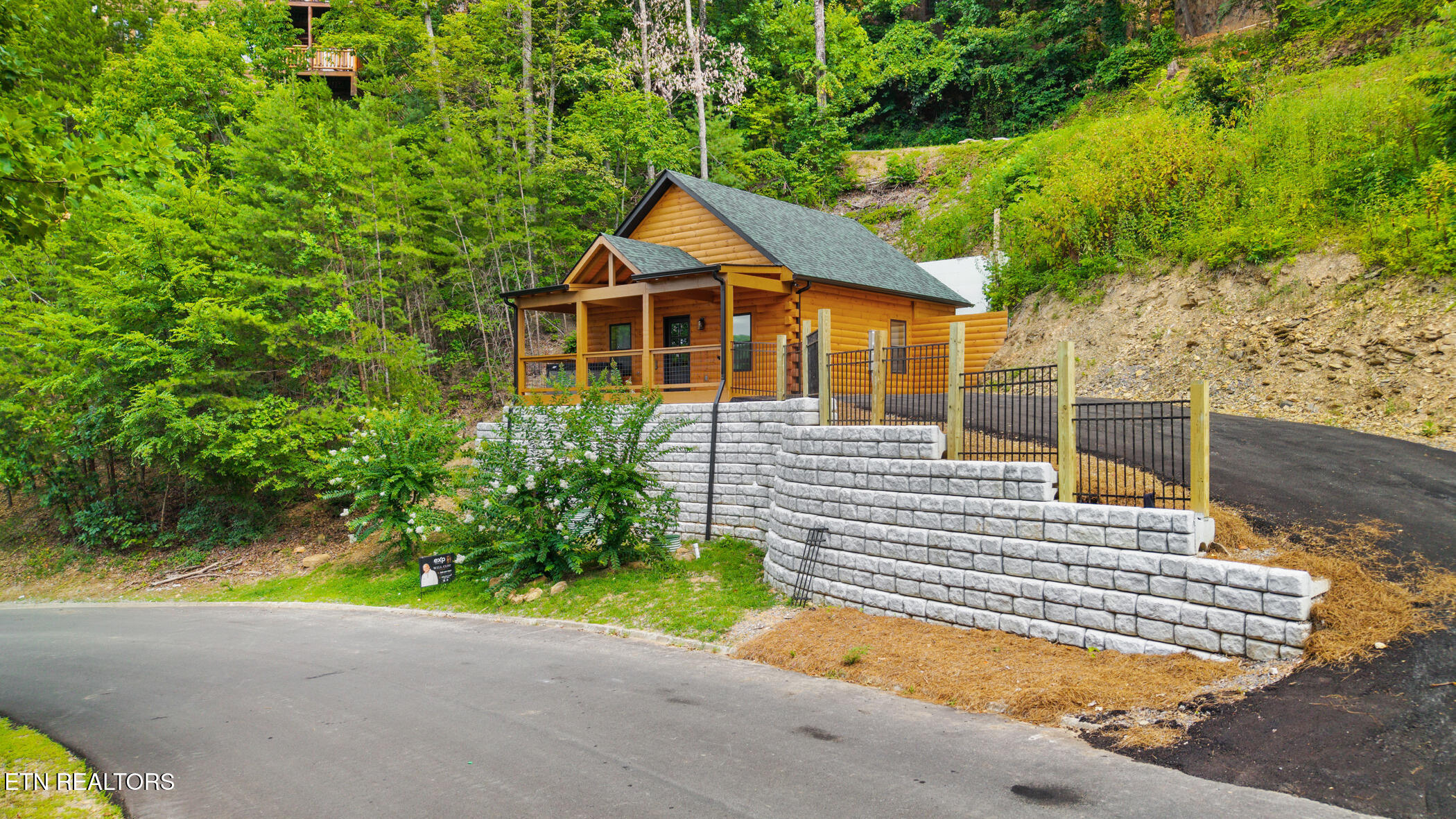 1026 Black Bear Cub Way Sevierville TN 37862