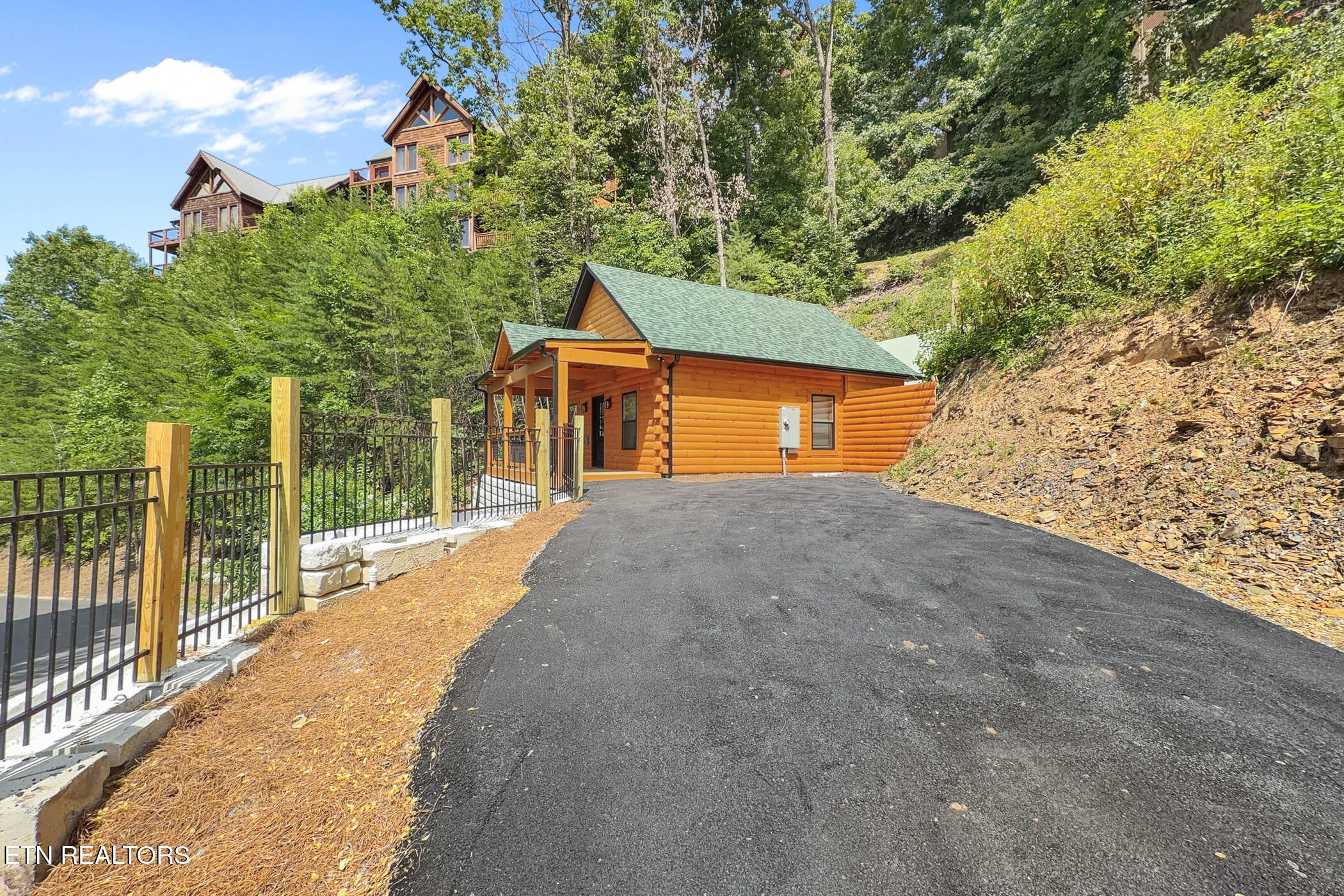 1026 Black Bear Cub Way Sevierville TN 37862