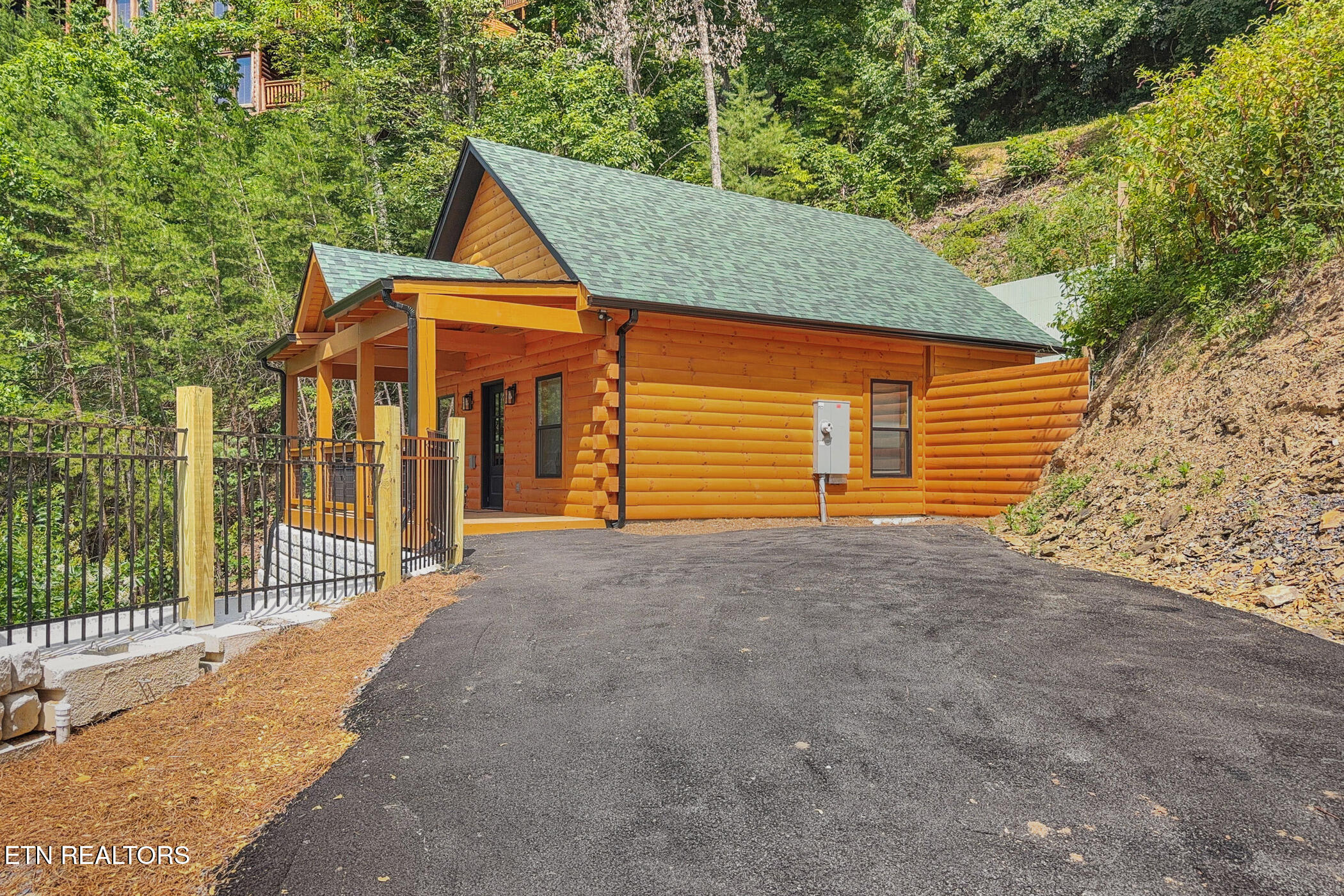 1026 Black Bear Cub Way Sevierville TN 37862
