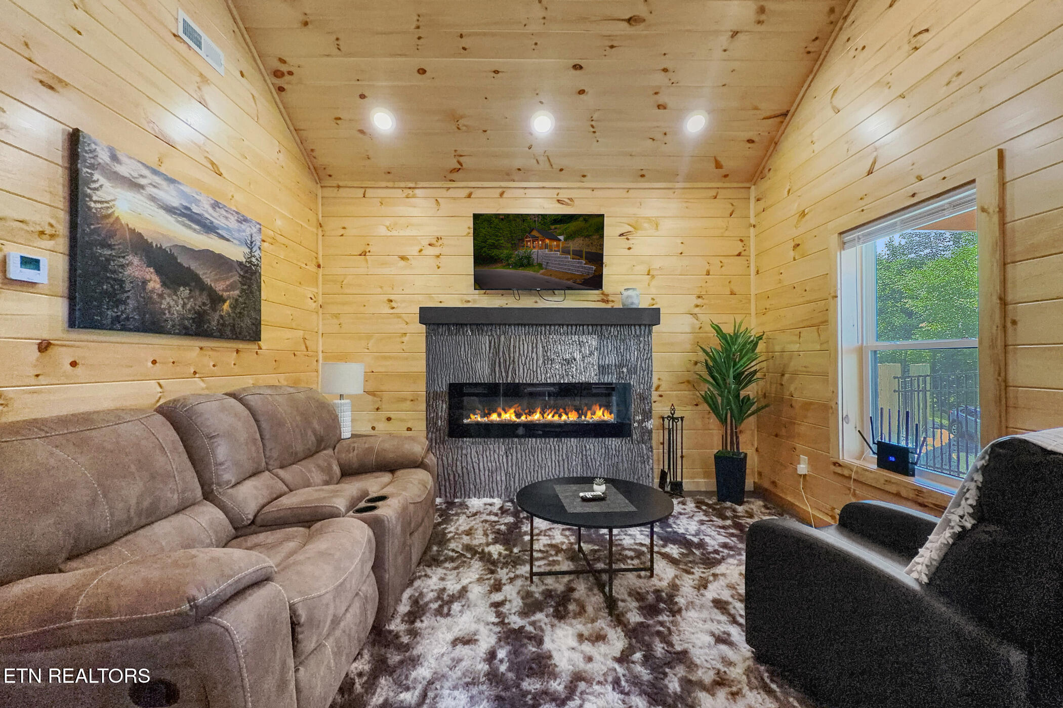 1026 Black Bear Cub Way Sevierville TN 37862