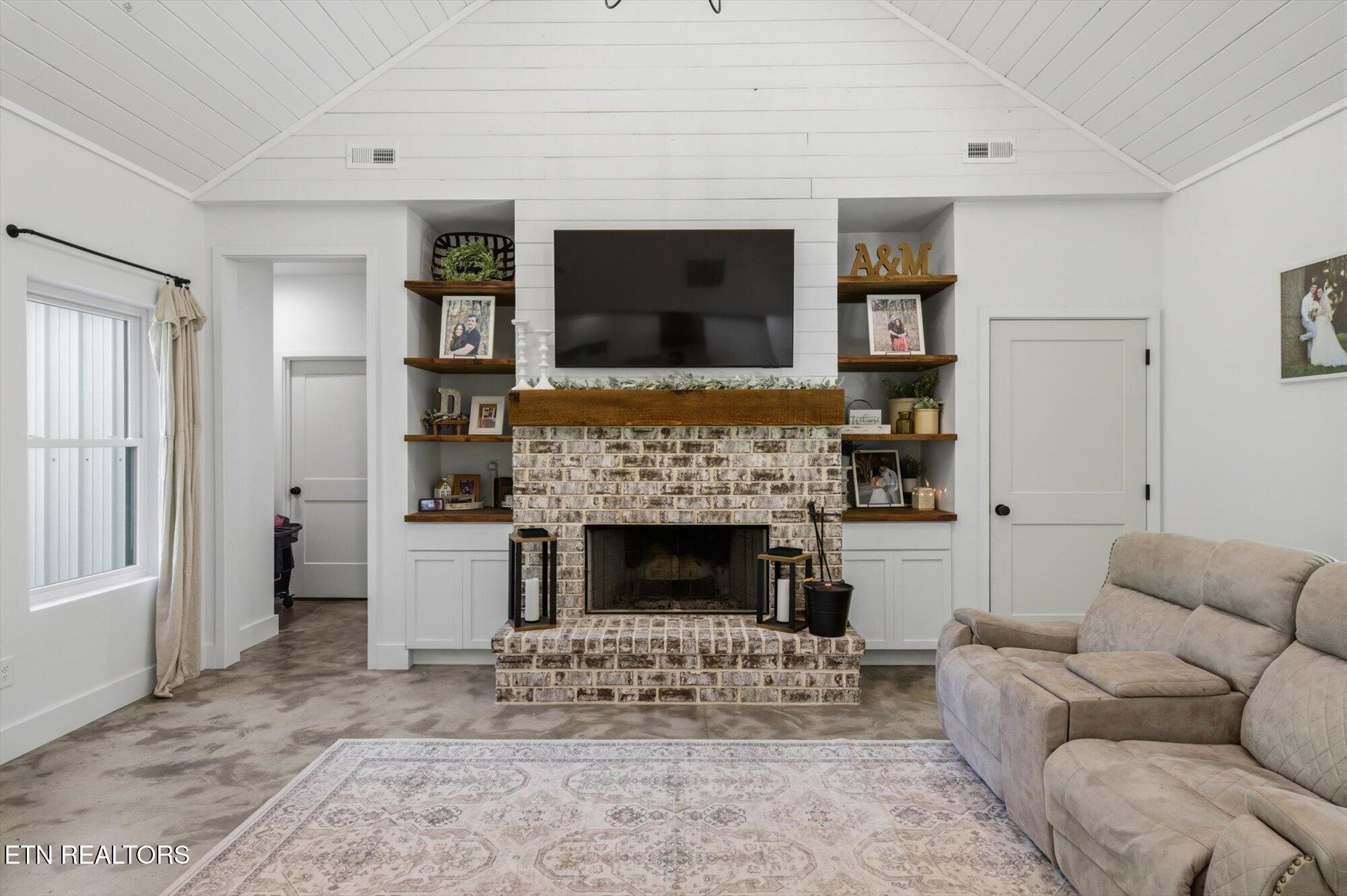 8212 Barker Road Corryton TN 37721