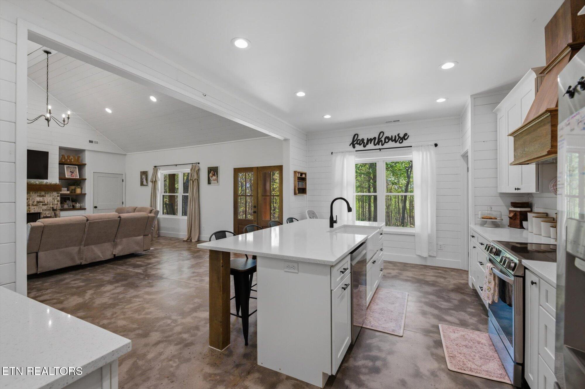 8212 Barker Road Corryton TN 37721