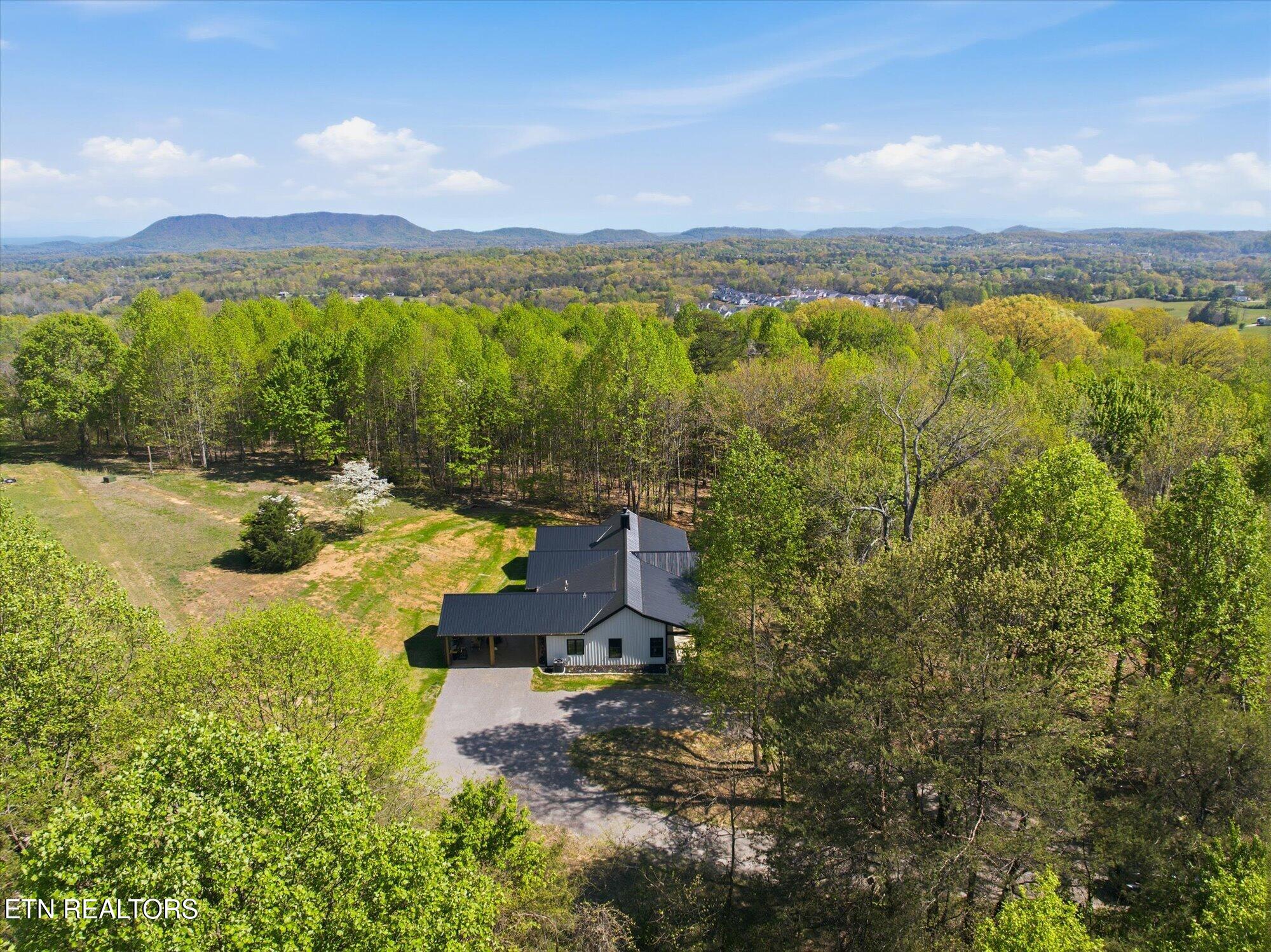 8212 Barker Road Corryton TN 37721