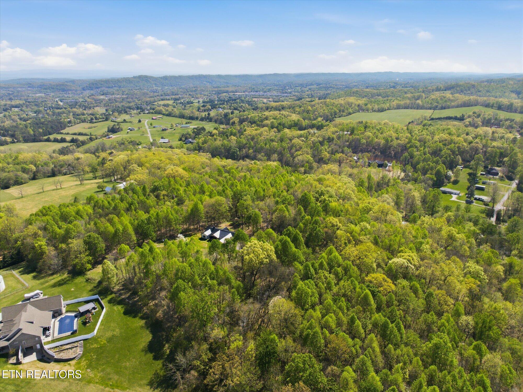 8212 Barker Road Corryton TN 37721