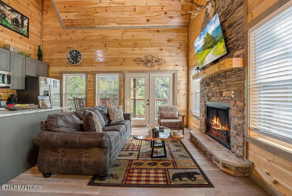 1009 Silver Poplar Lane Sevierville TN 37876