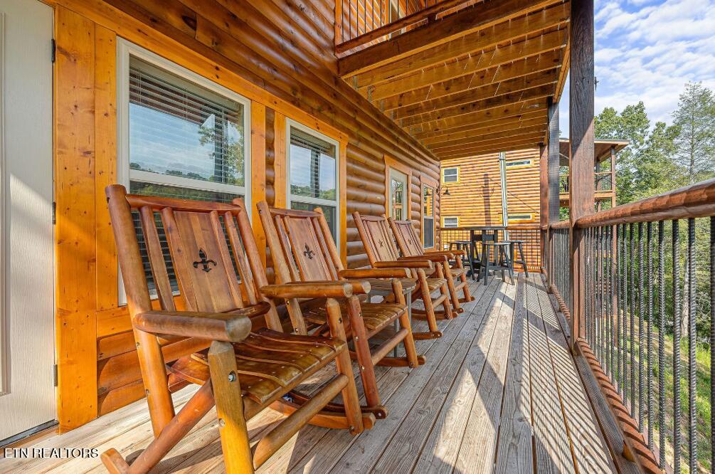 1009 Silver Poplar Lane Sevierville TN 37876