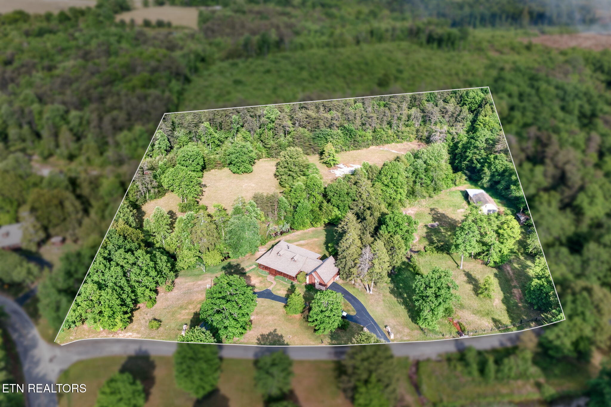 25 Old Kentucky Stock Road Crossville TN 38571