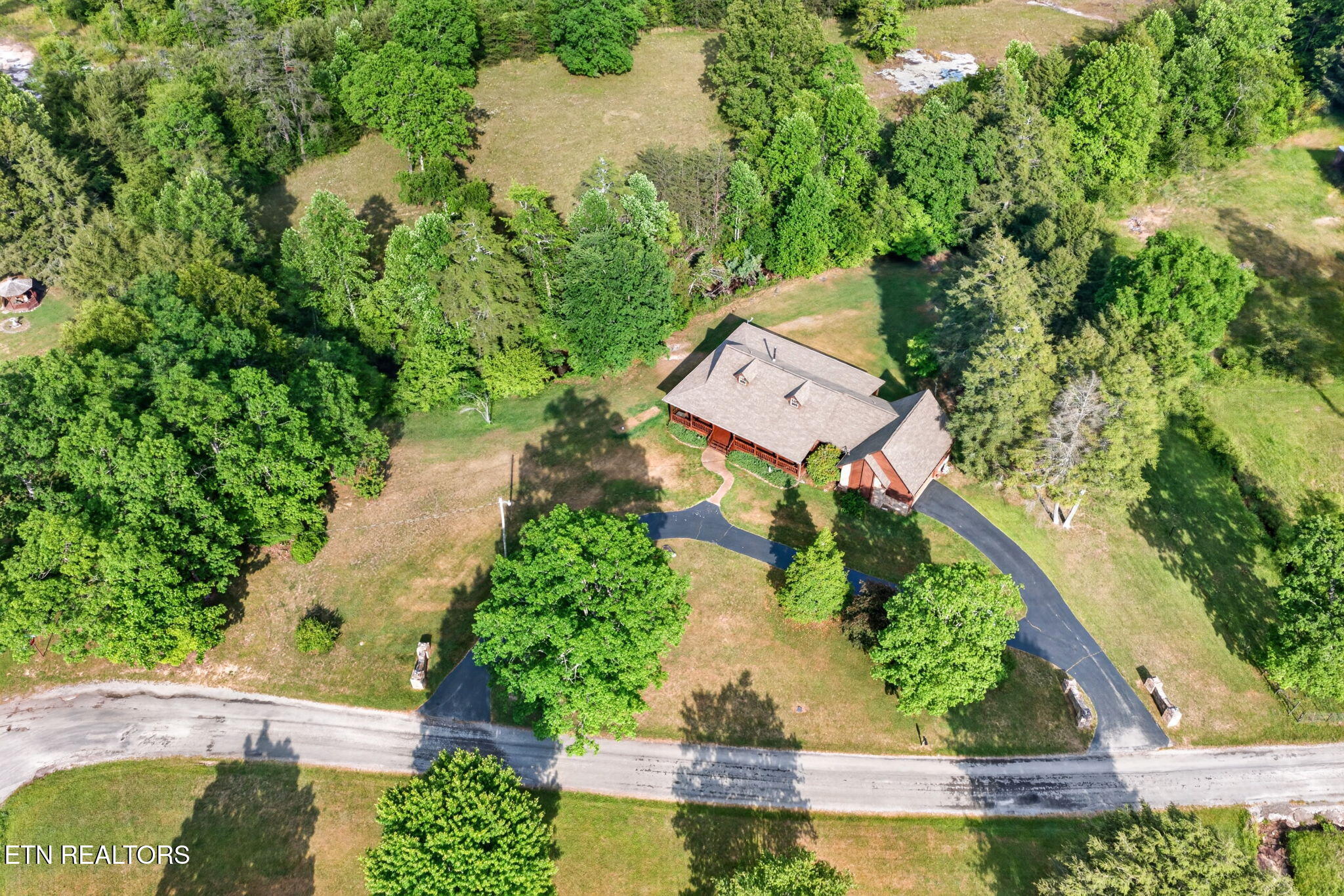 25 Old Kentucky Stock Road Crossville TN 38571
