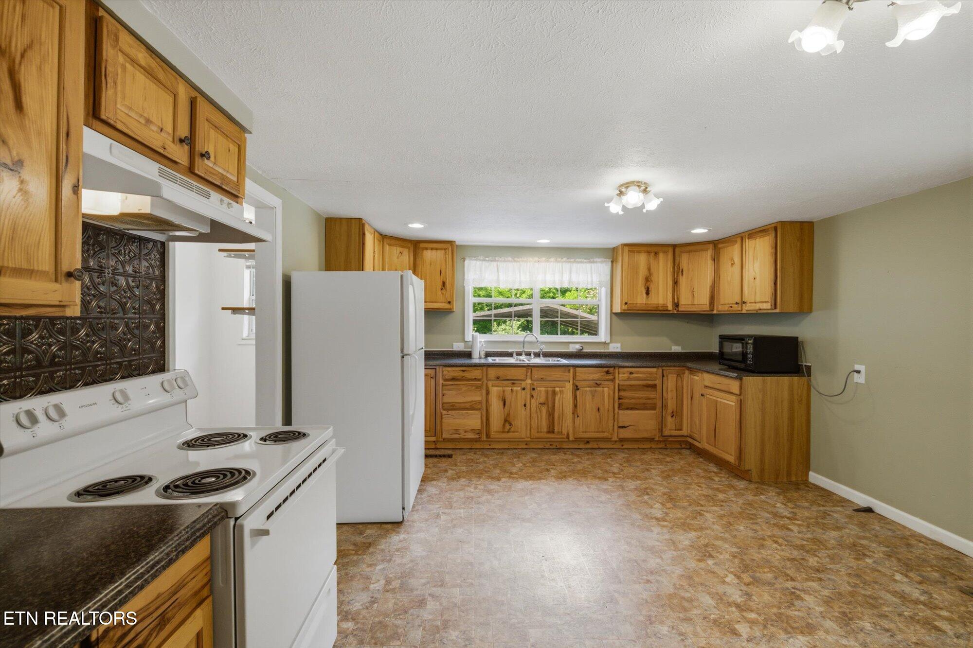 3317 Pink Hatcher Lane Louisville TN 37777
