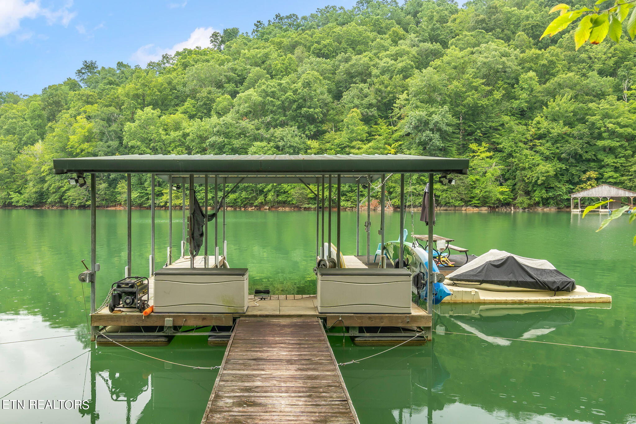 180 Flat Hollow Marina Road Speedwell TN 37870
