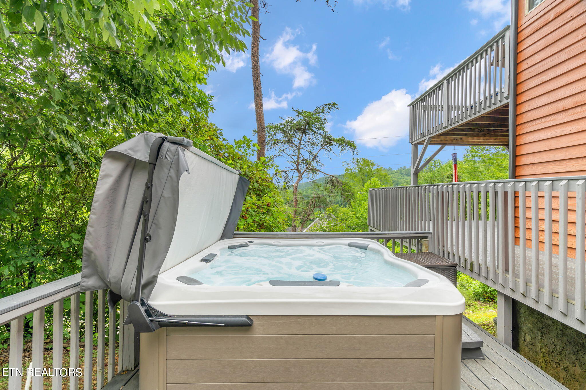 180 Flat Hollow Marina Road Speedwell TN 37870
