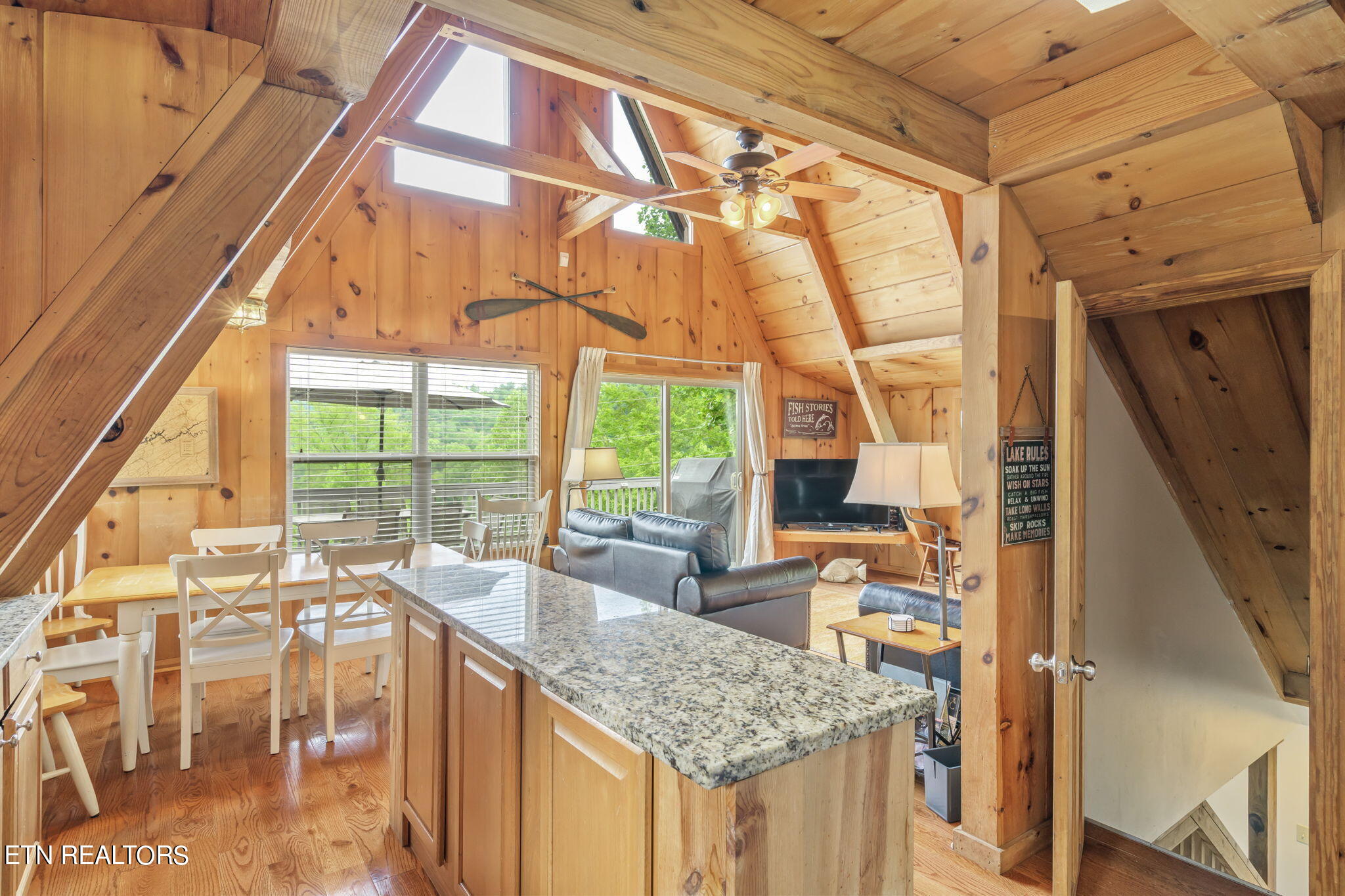 180 Flat Hollow Marina Road Speedwell TN 37870