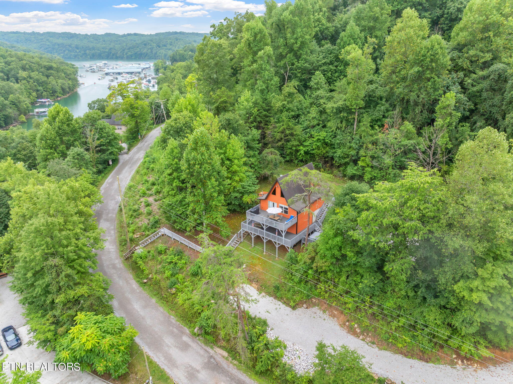 180 Flat Hollow Marina Road Speedwell TN 37870