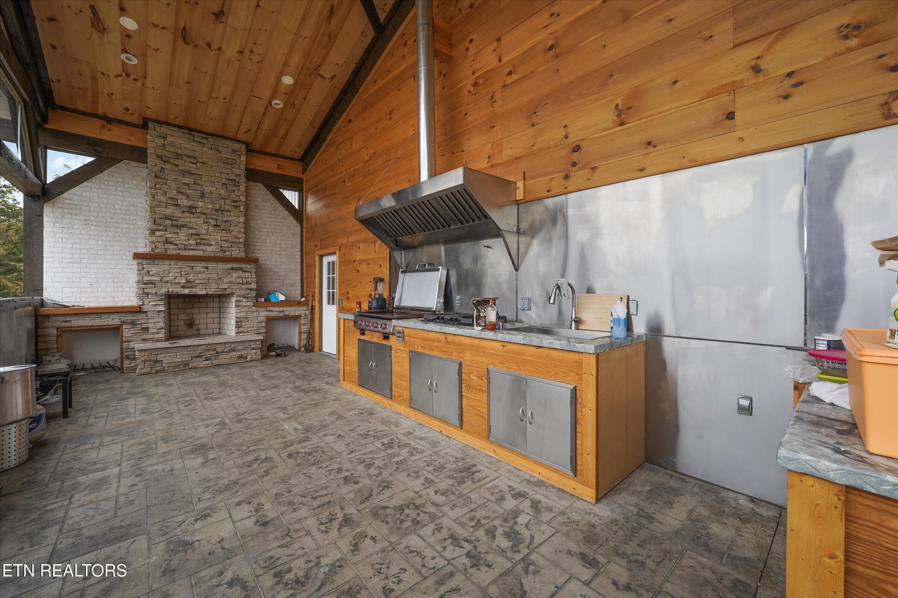 208 County Road 260 Niota TN 37826