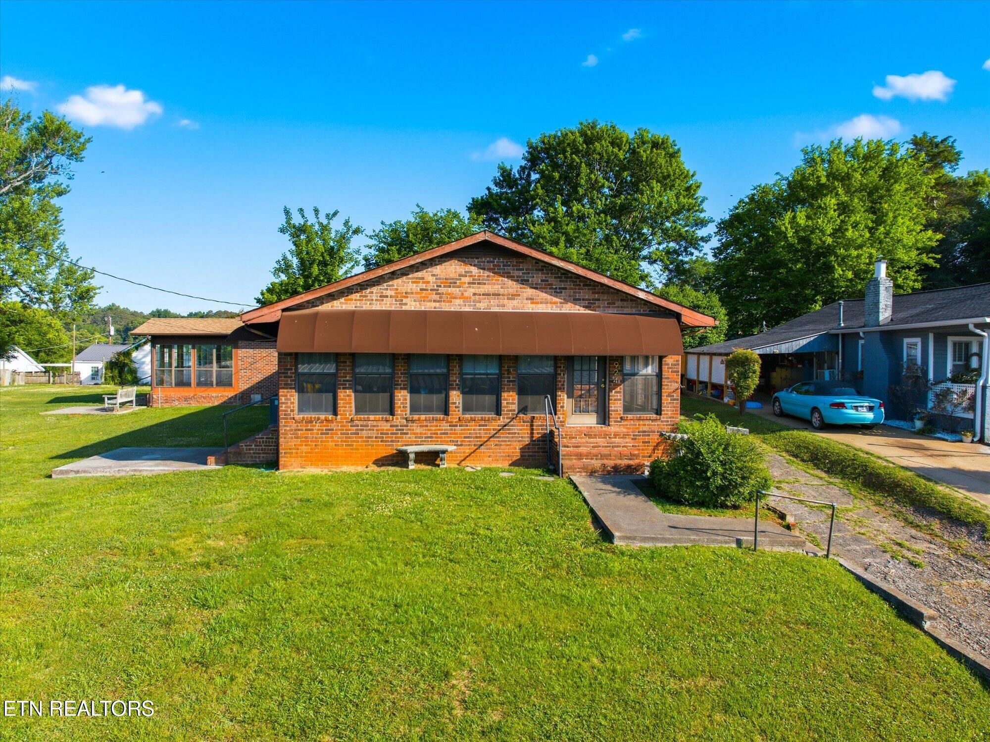 924 E Madison Avenue Athens TN 37303