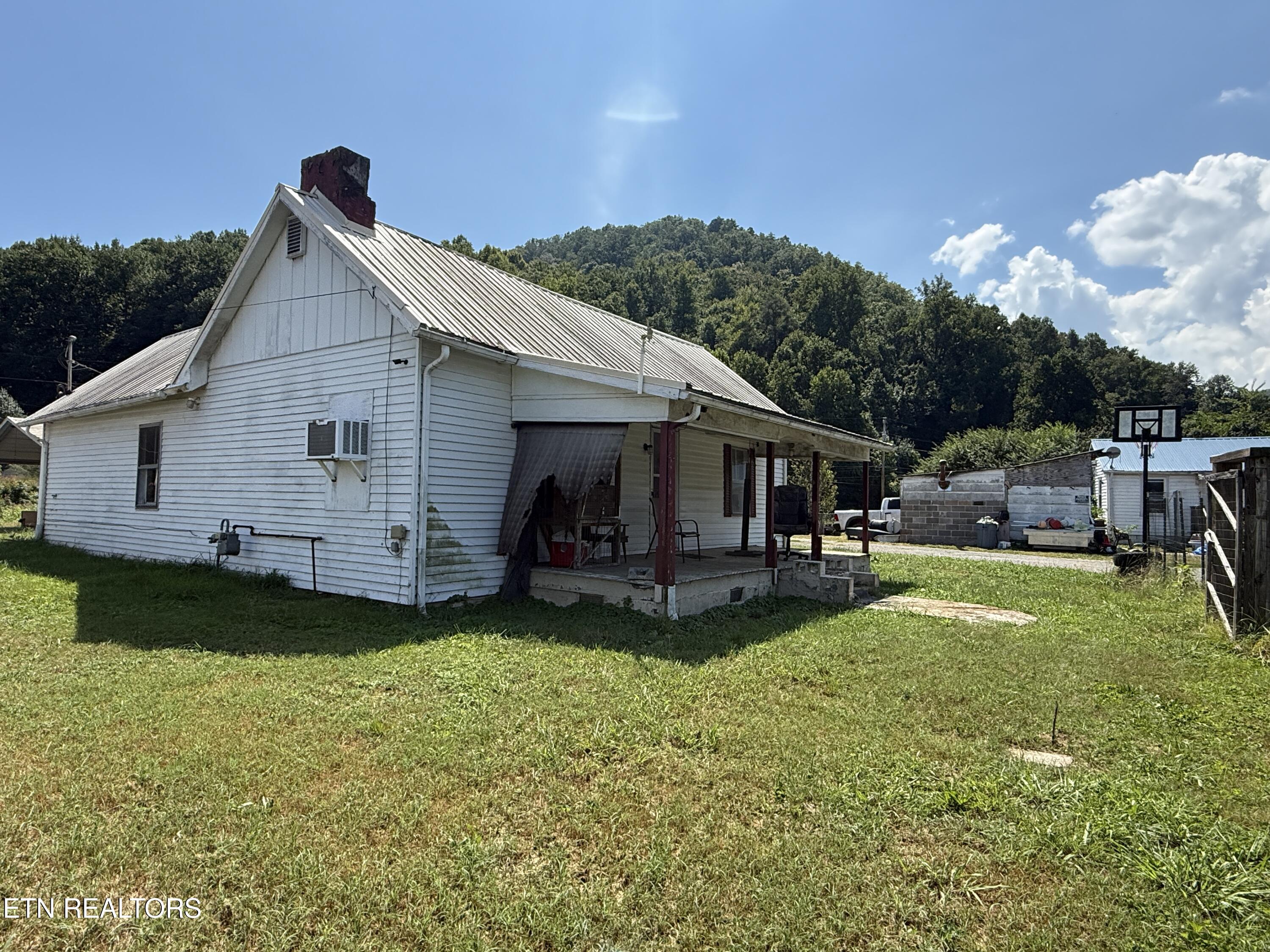 329 Willow Lane Rocky Top TN 37769
