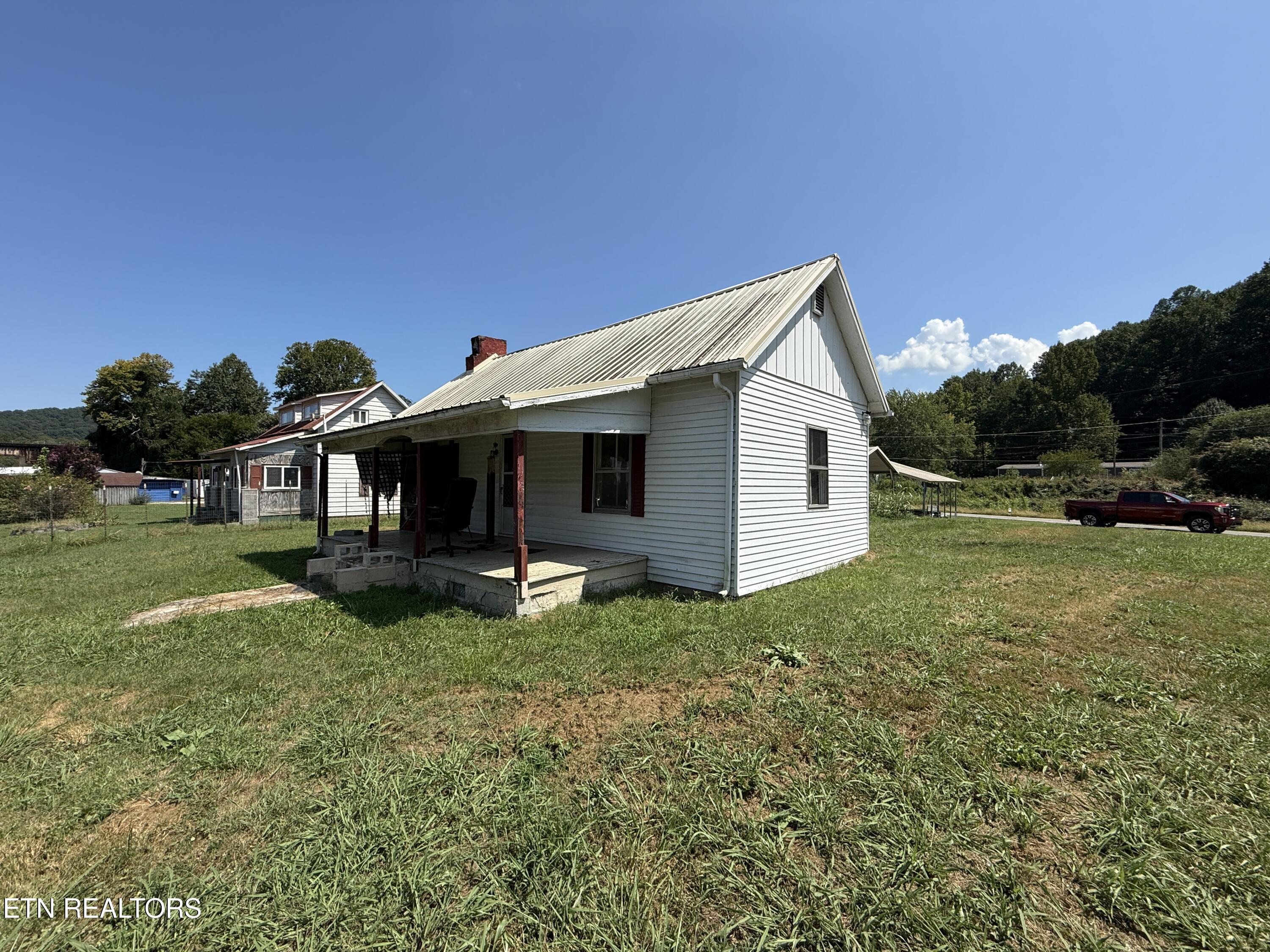 329 Willow Lane Rocky Top TN 37769