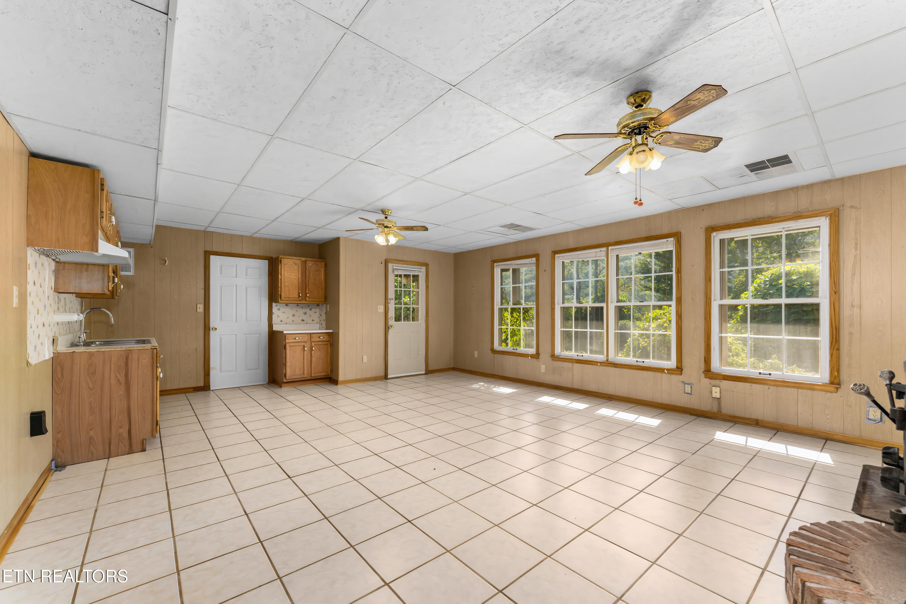 152 Andrews Lane Caryville TN 37714