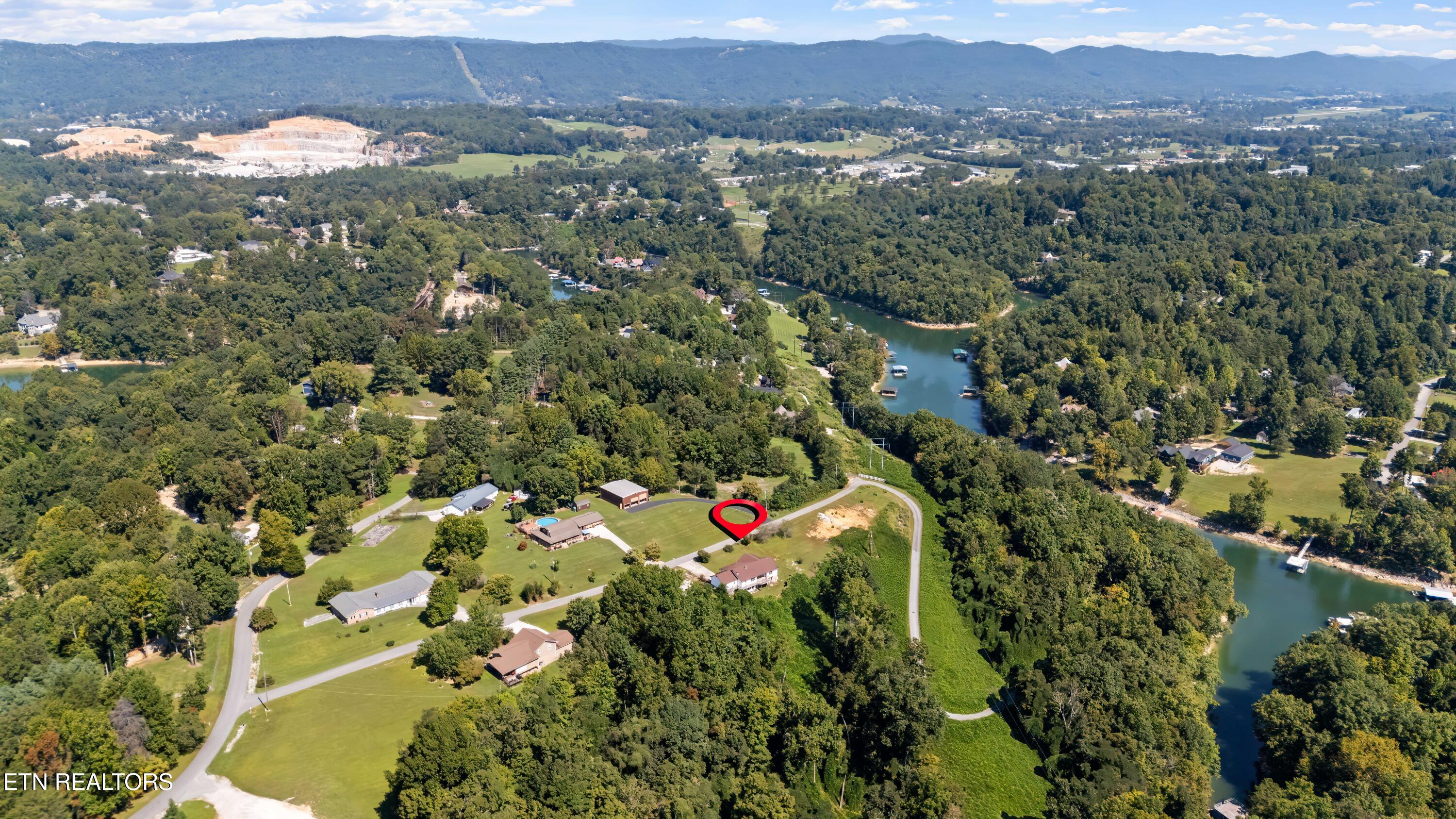 152 Andrews Lane Caryville TN 37714